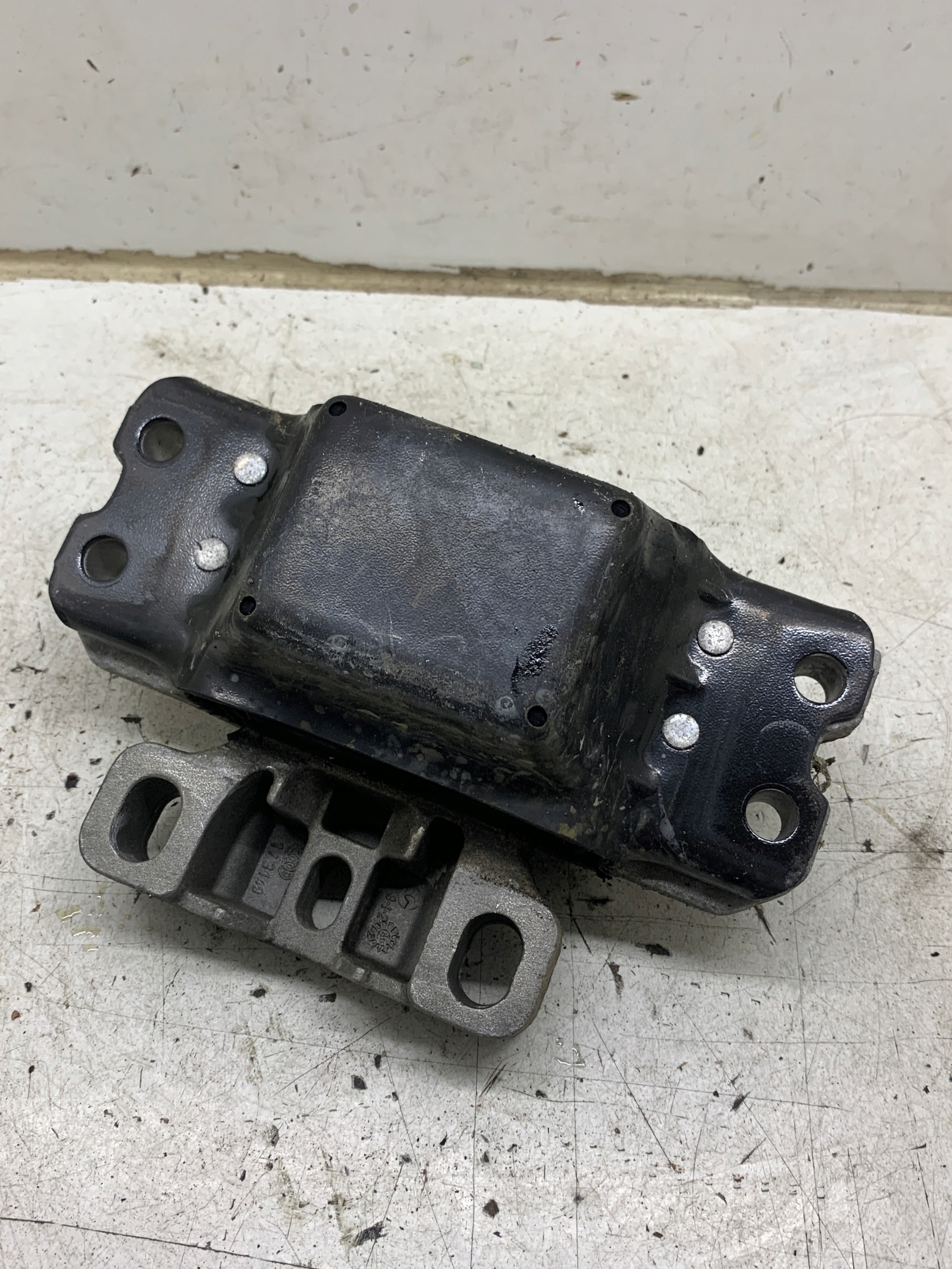 holder engine mount 1K0199555M VW GOLF 6 1.6 TDI