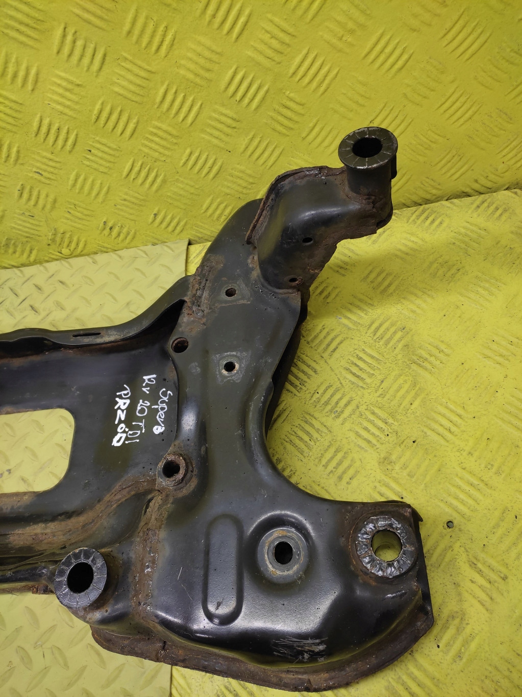 SKODA SUPERB II KOMBI 2.0 TDI subframe axle beam axle beam