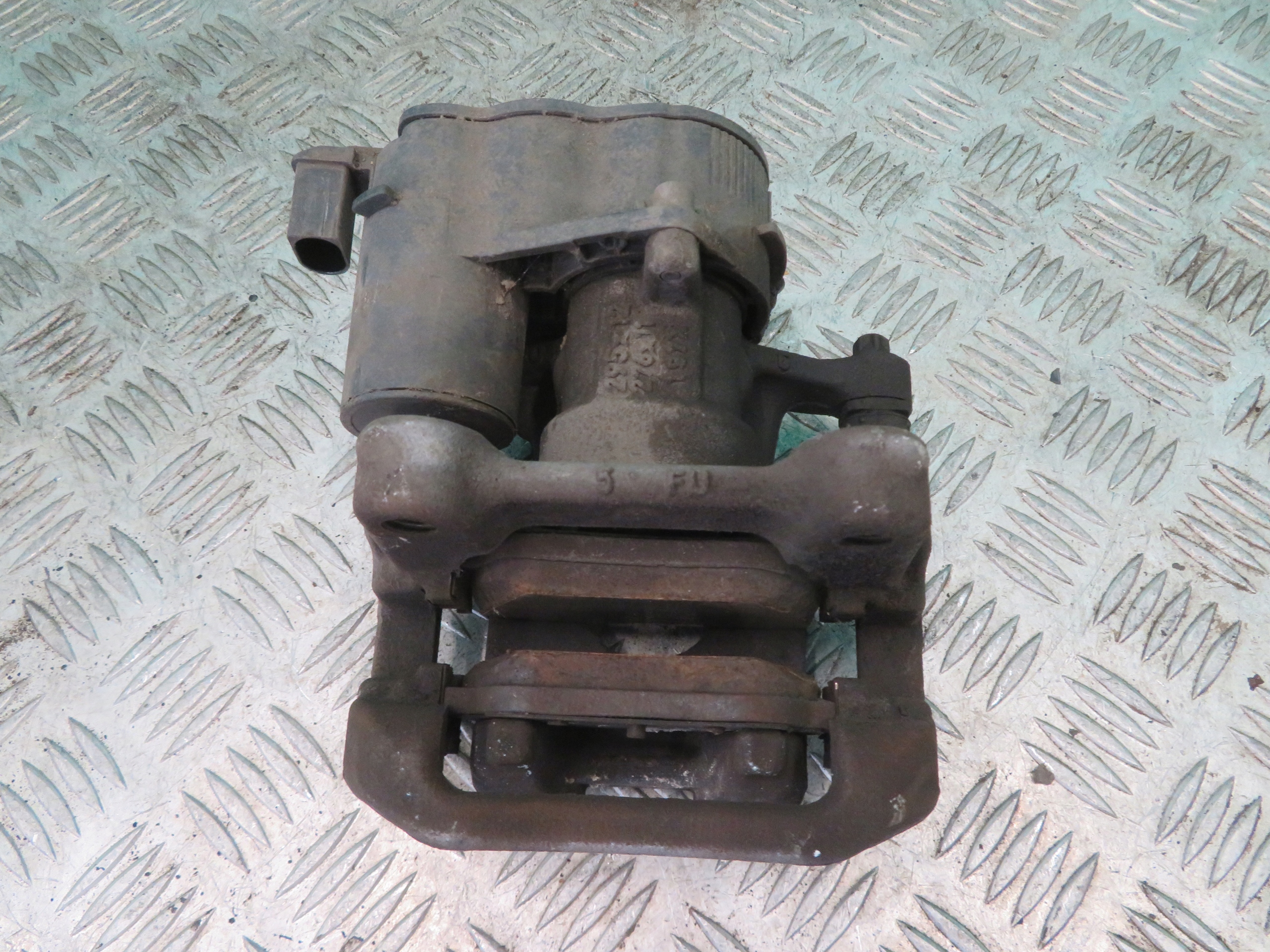 caliper brake right rear part MERCEDES W177 2.0 19R