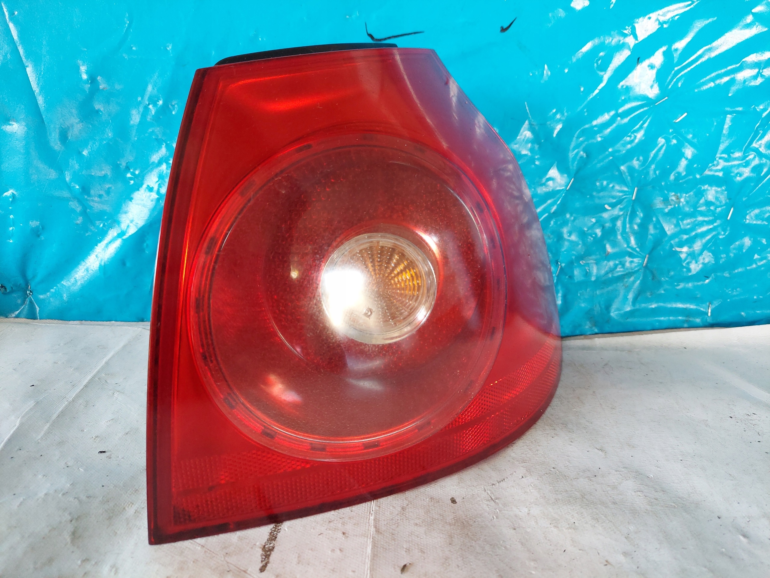 light GOLF V HB 1K6945096E right rear part