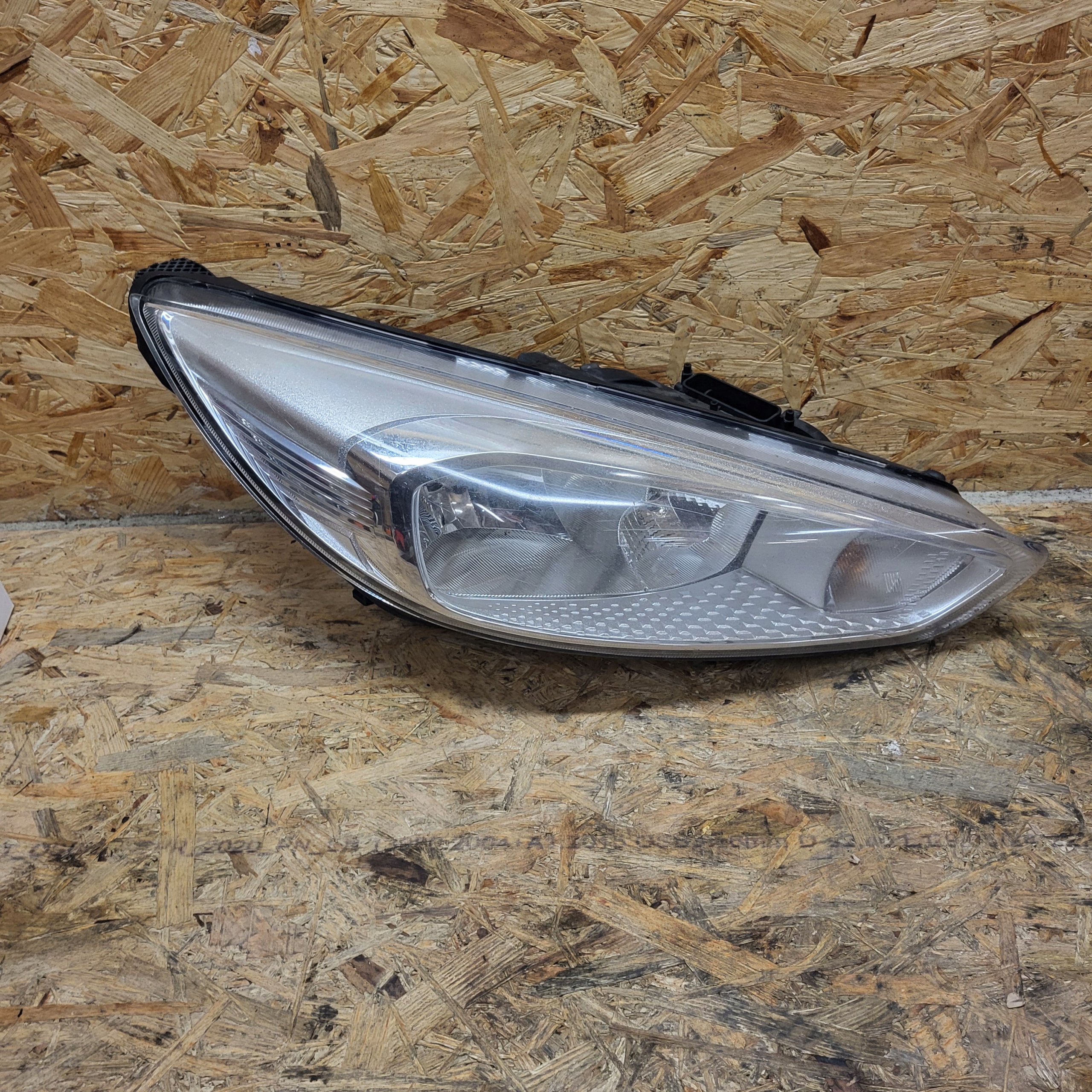FORD FOCUS MK3 15-18R LIFT KOMBI HB light right right front