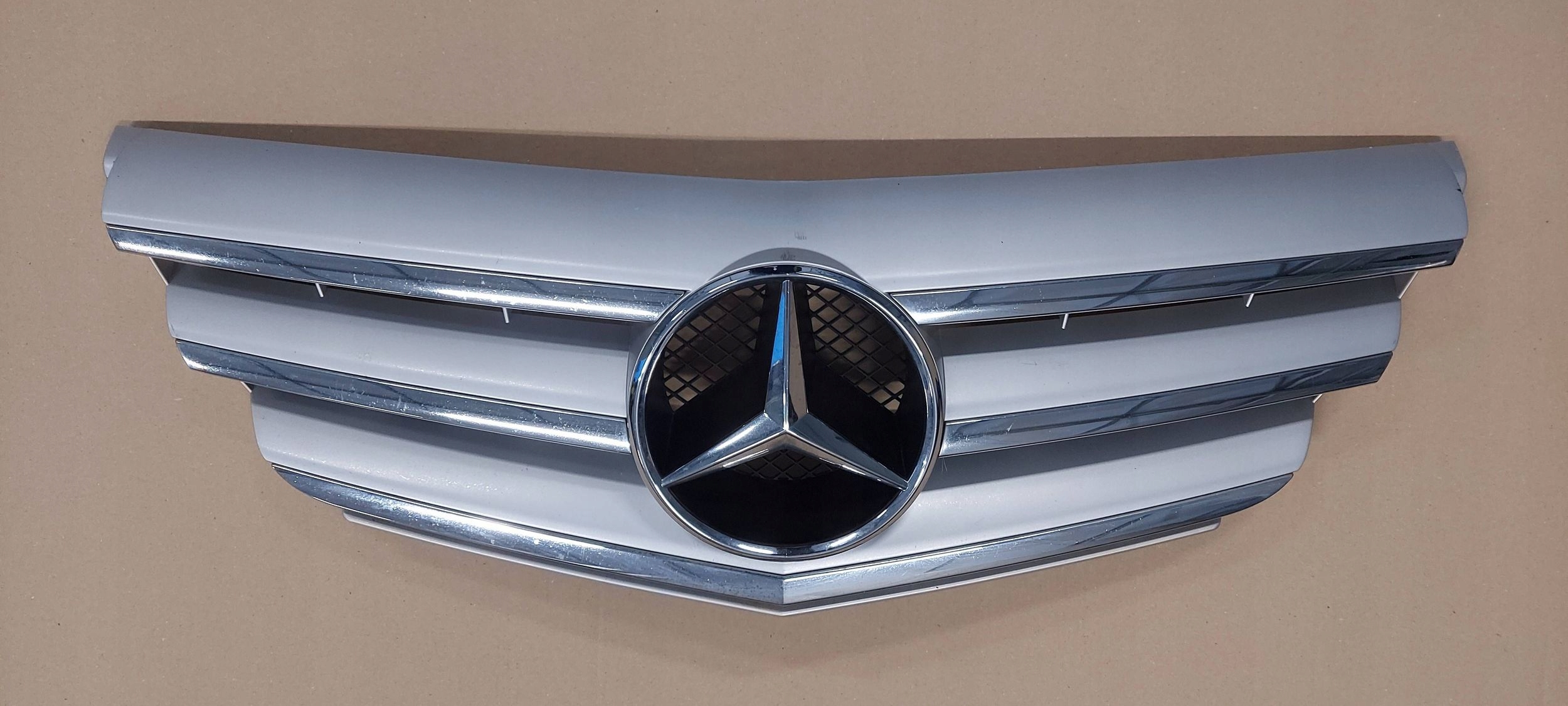 Grille MERCEDES B-KLASA W245 1698881660