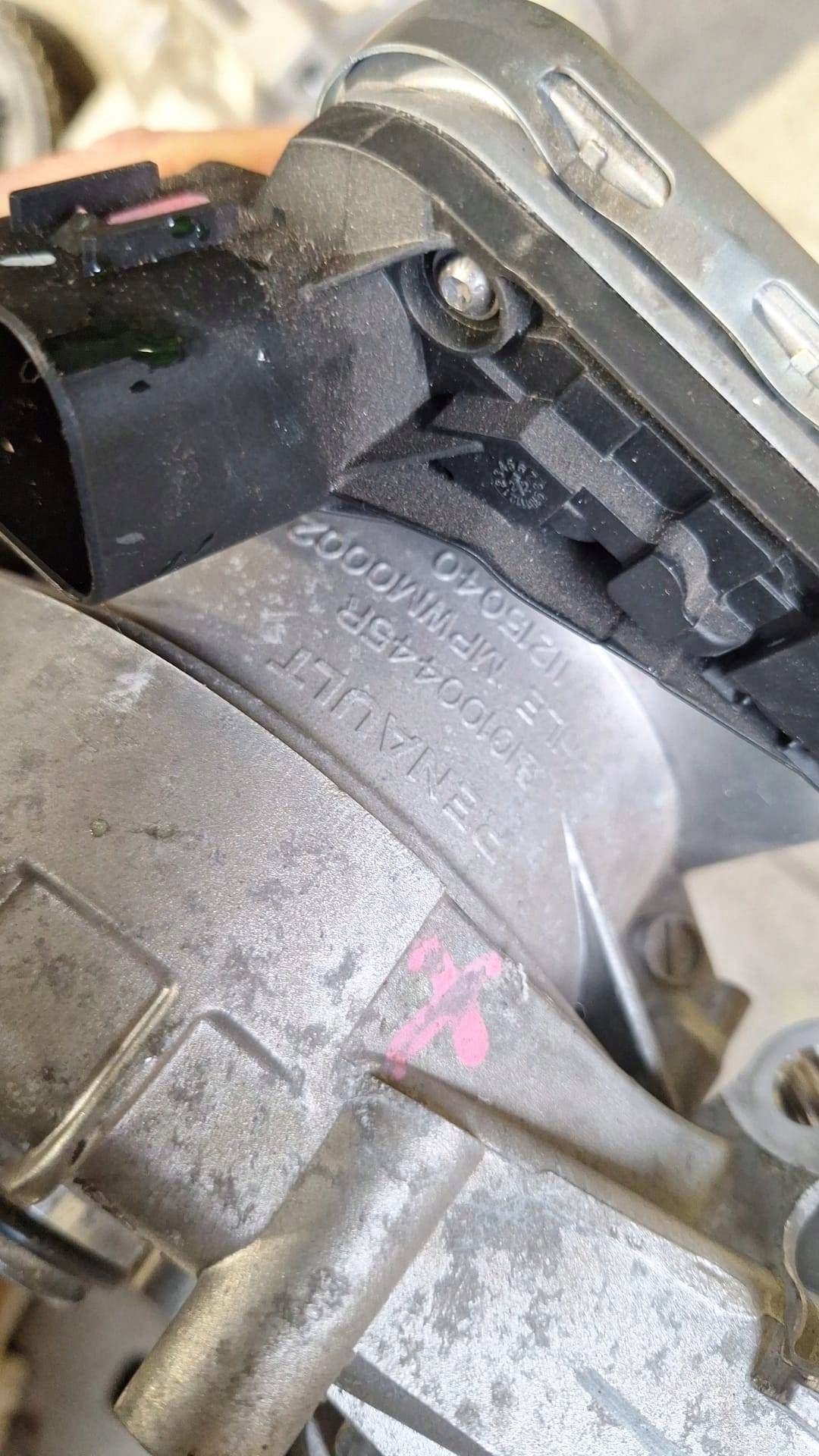 water pump Renault Austral 210100445R as new!