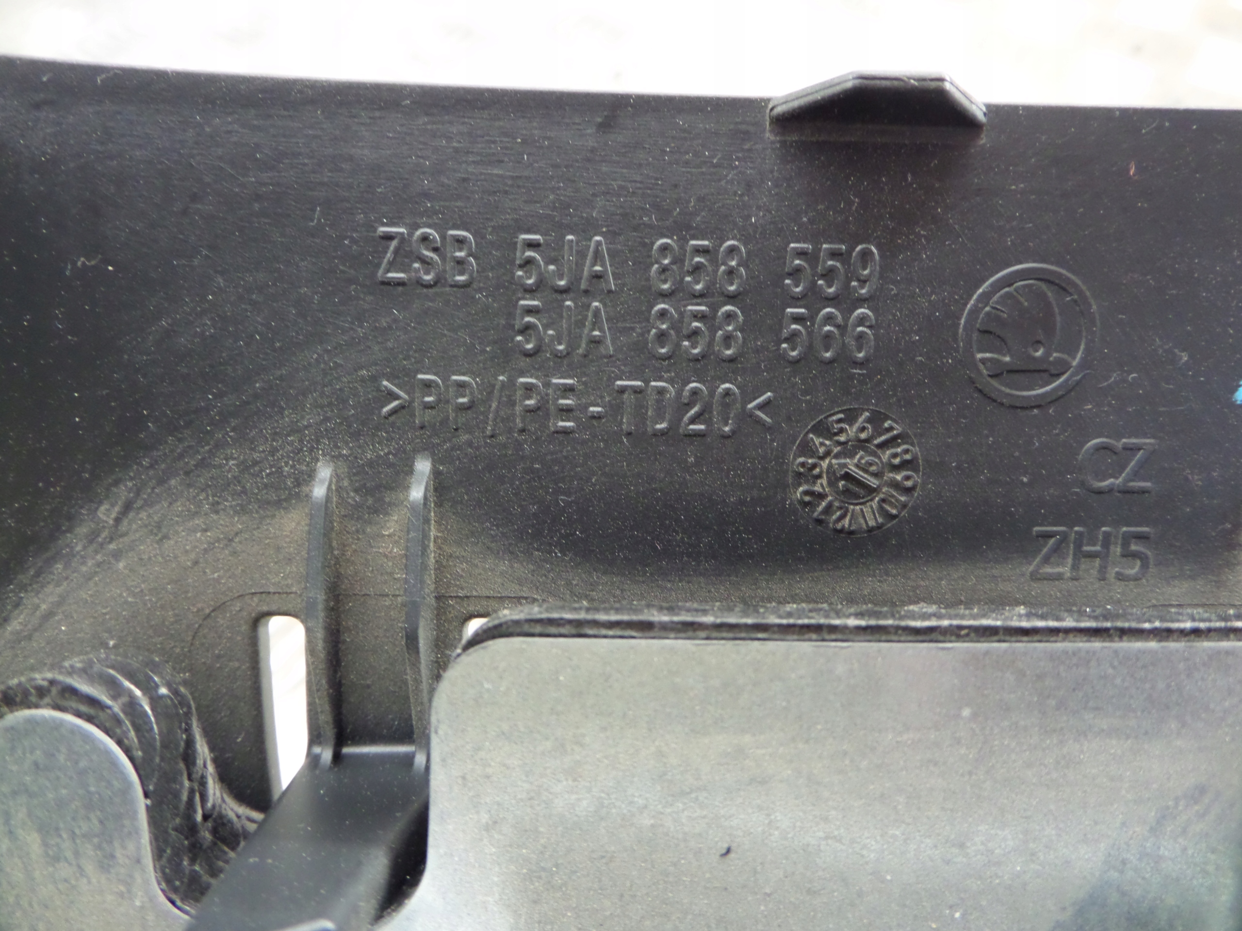 obal volantu Skoda OE 5JA858559