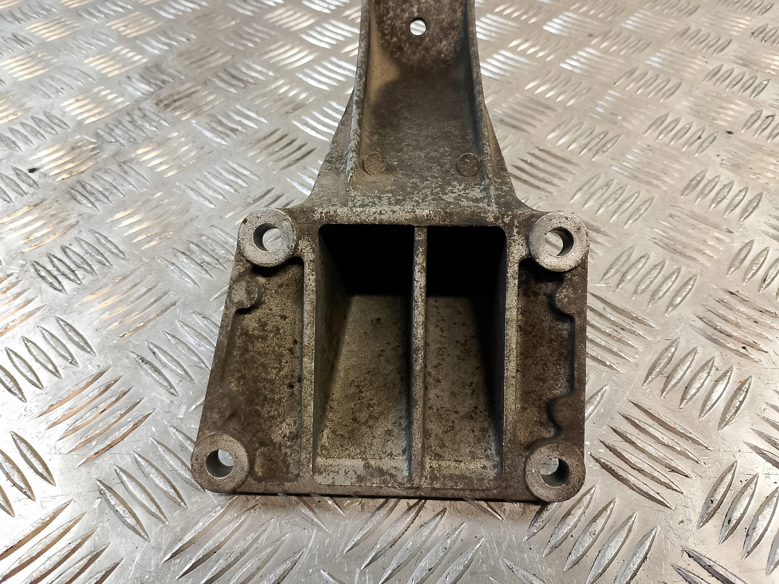 engine mount left BMW E39 2.0 B OE 22111092973
