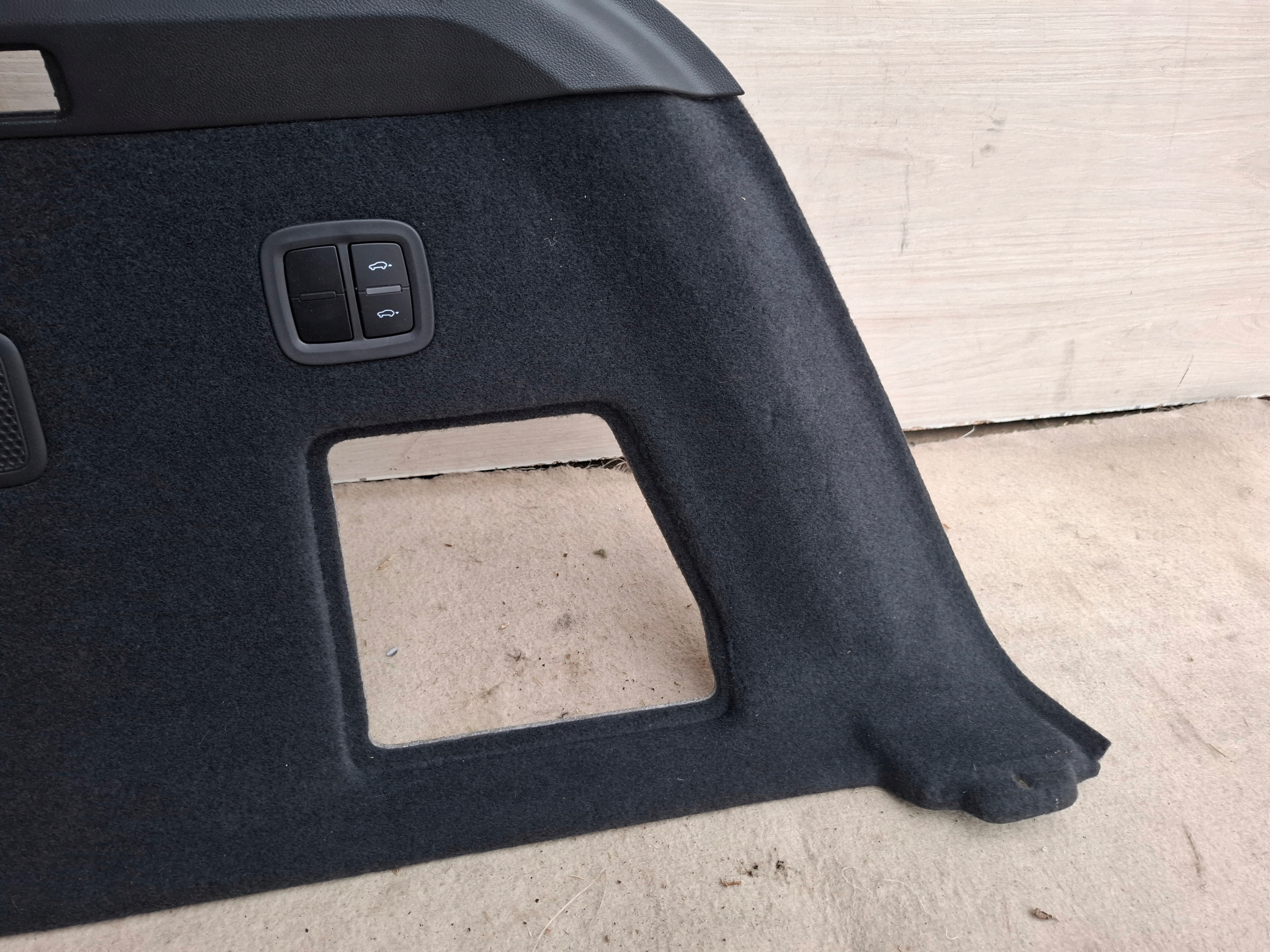 PORSCHE CAYENNE III 19r 9Y boot upholstery right 9Y0867038G