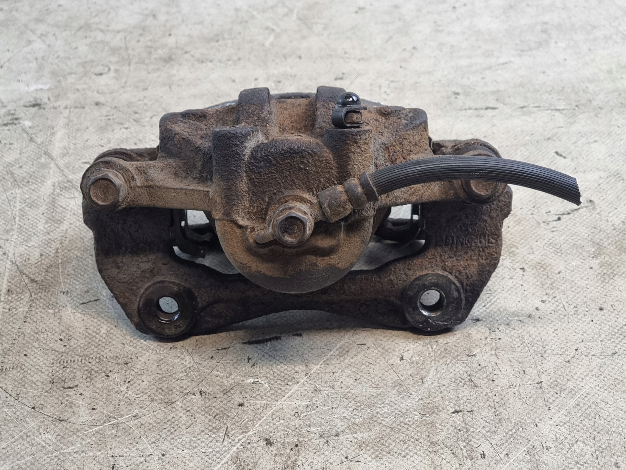 caliper brake left front HYUNDAI I30 and 1.4B 80kW 10r