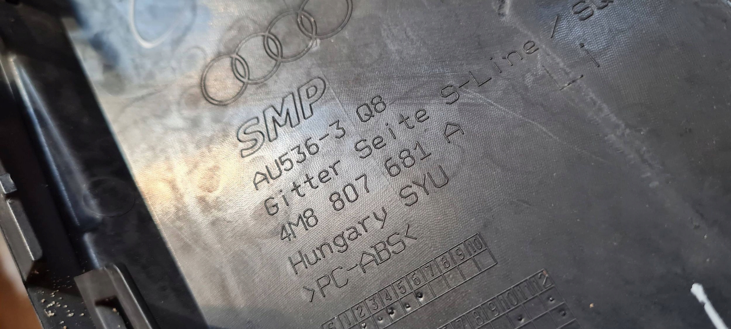 SQ8 4M Q8 grid of a bumper left left front SLINE 4M8807681A