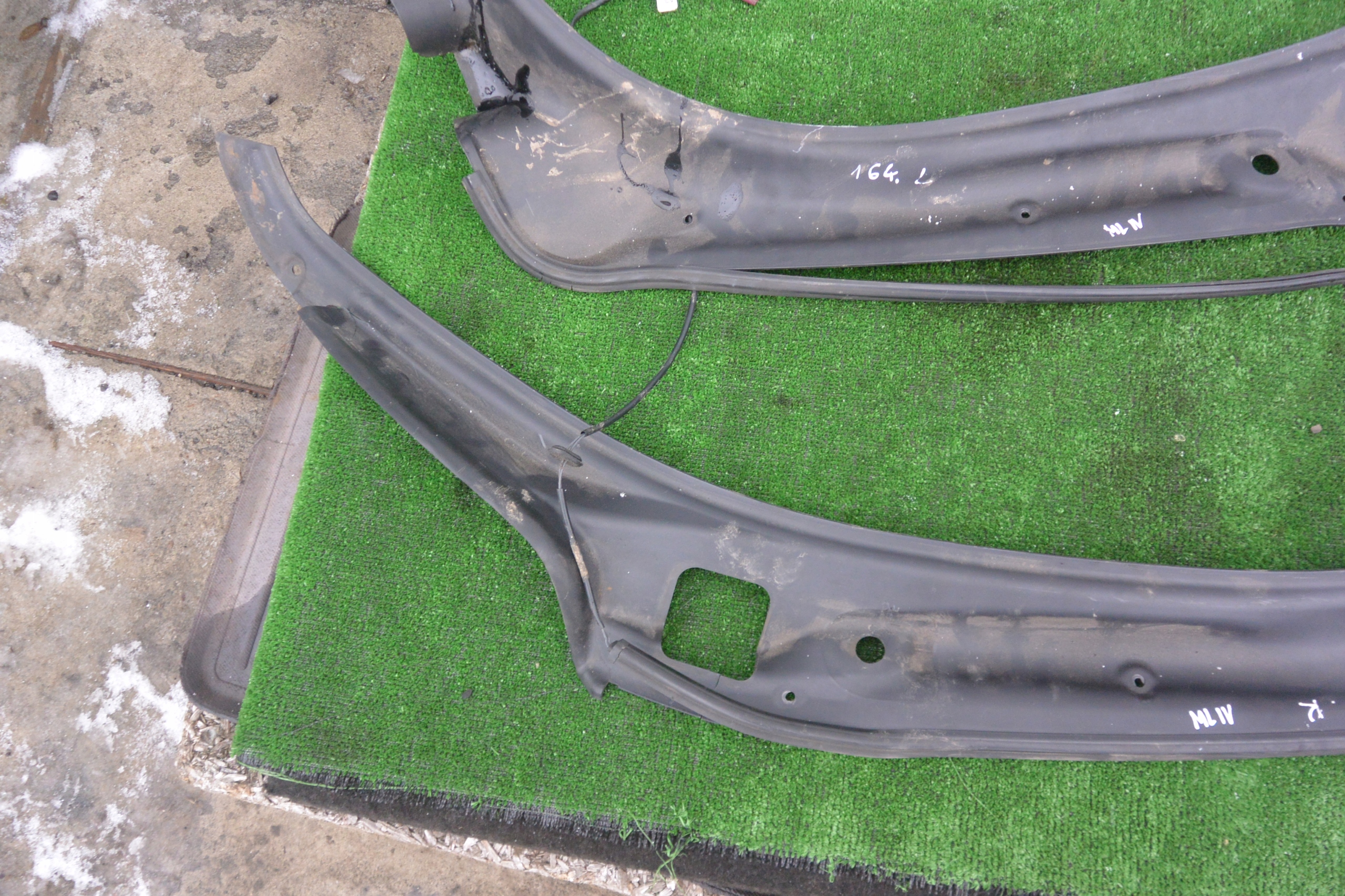 OSLONA ZLEW BAGAZNIKA KPL MERCEDES ML W164 Part manufacturer Mercedes Benz original OE