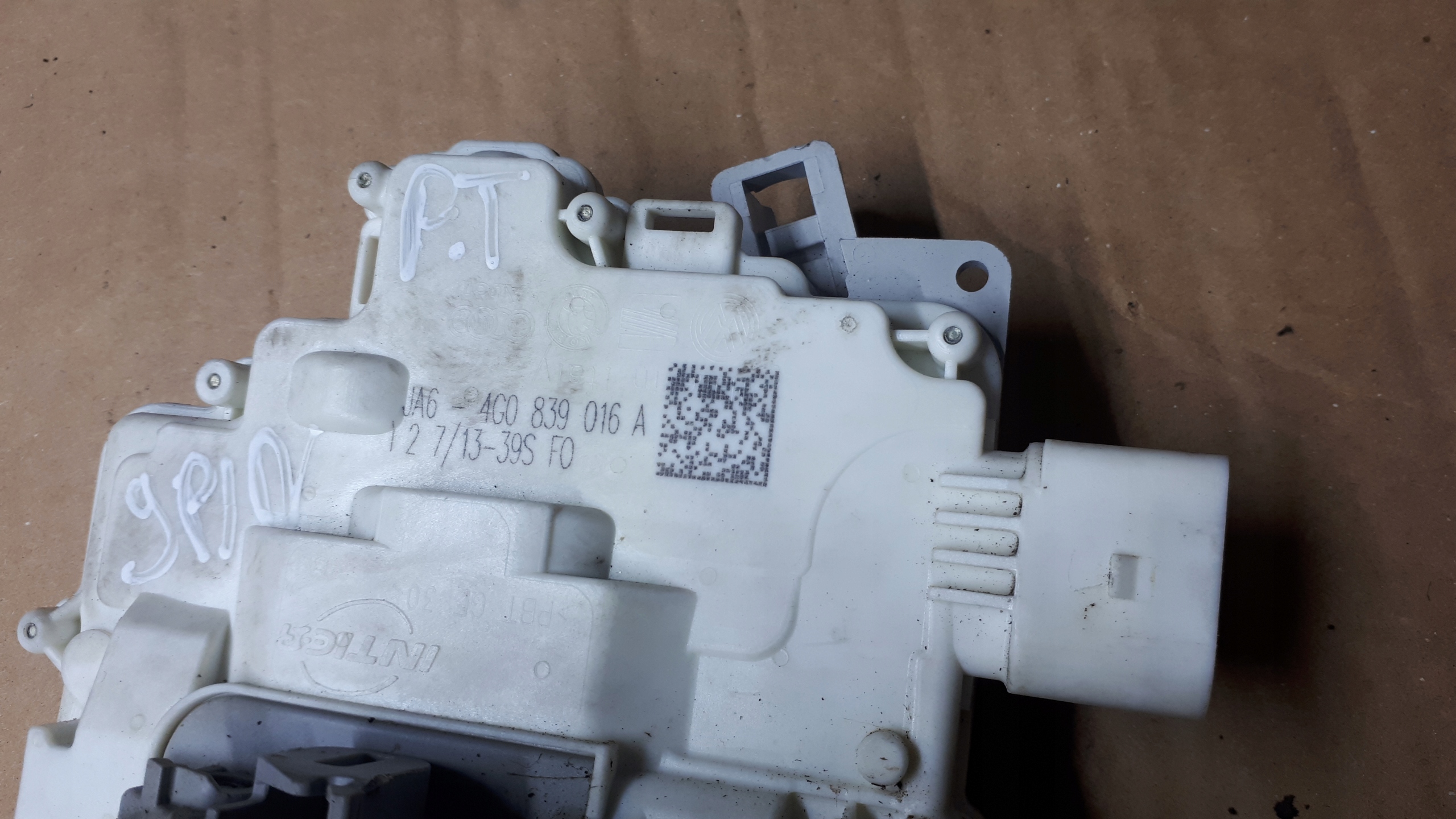 S6 C7 4G A6 lock door right rear part 9 PIN 4G0839016A