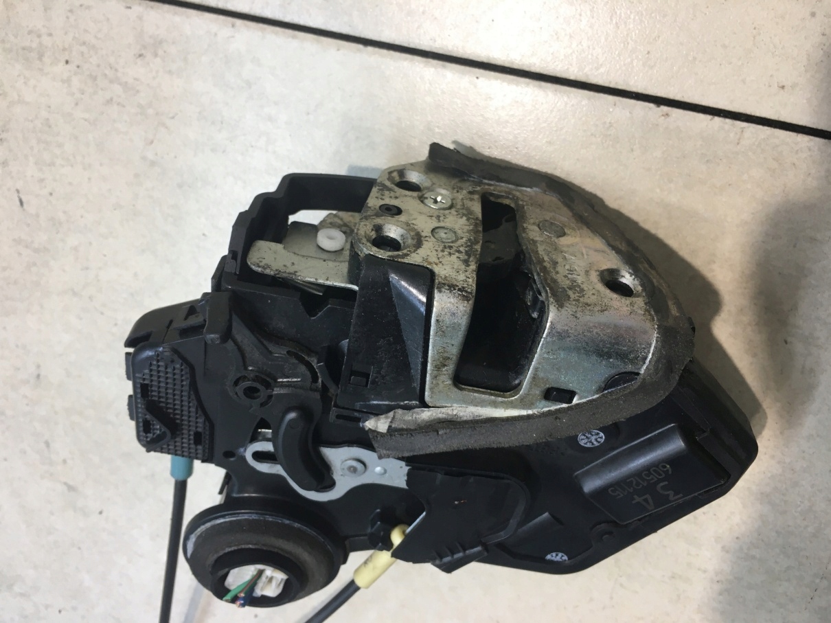 lock door left rear part SUZUKI GRAND VITARA II 4 PIN