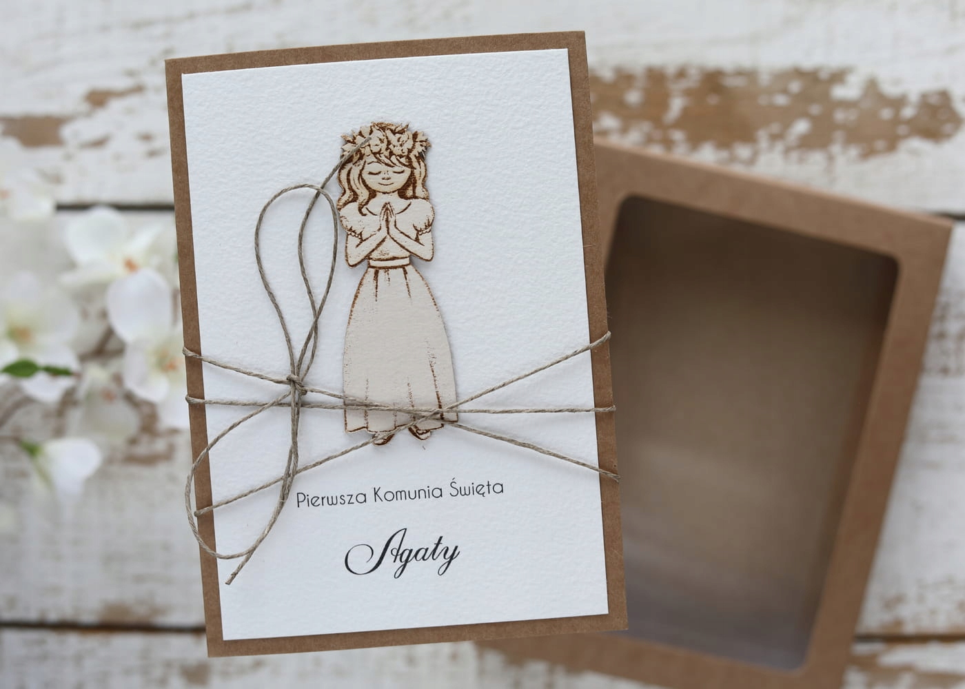 Výjimečná pohlednice na peníze za svaté přijímání s krabičkou