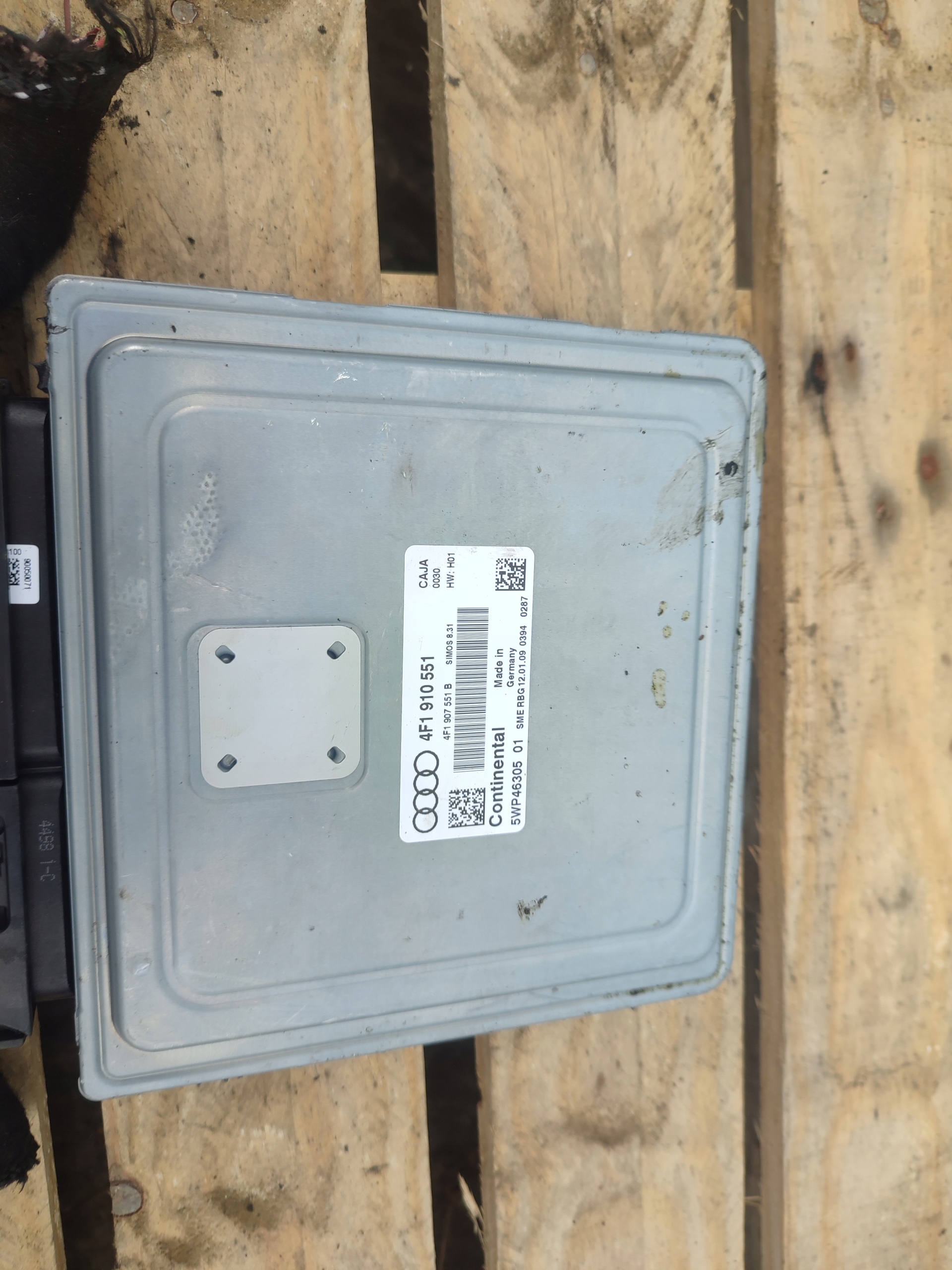 computer control unit of the engine AUDI A6 C6 3.0 TFSI 4F1910551
