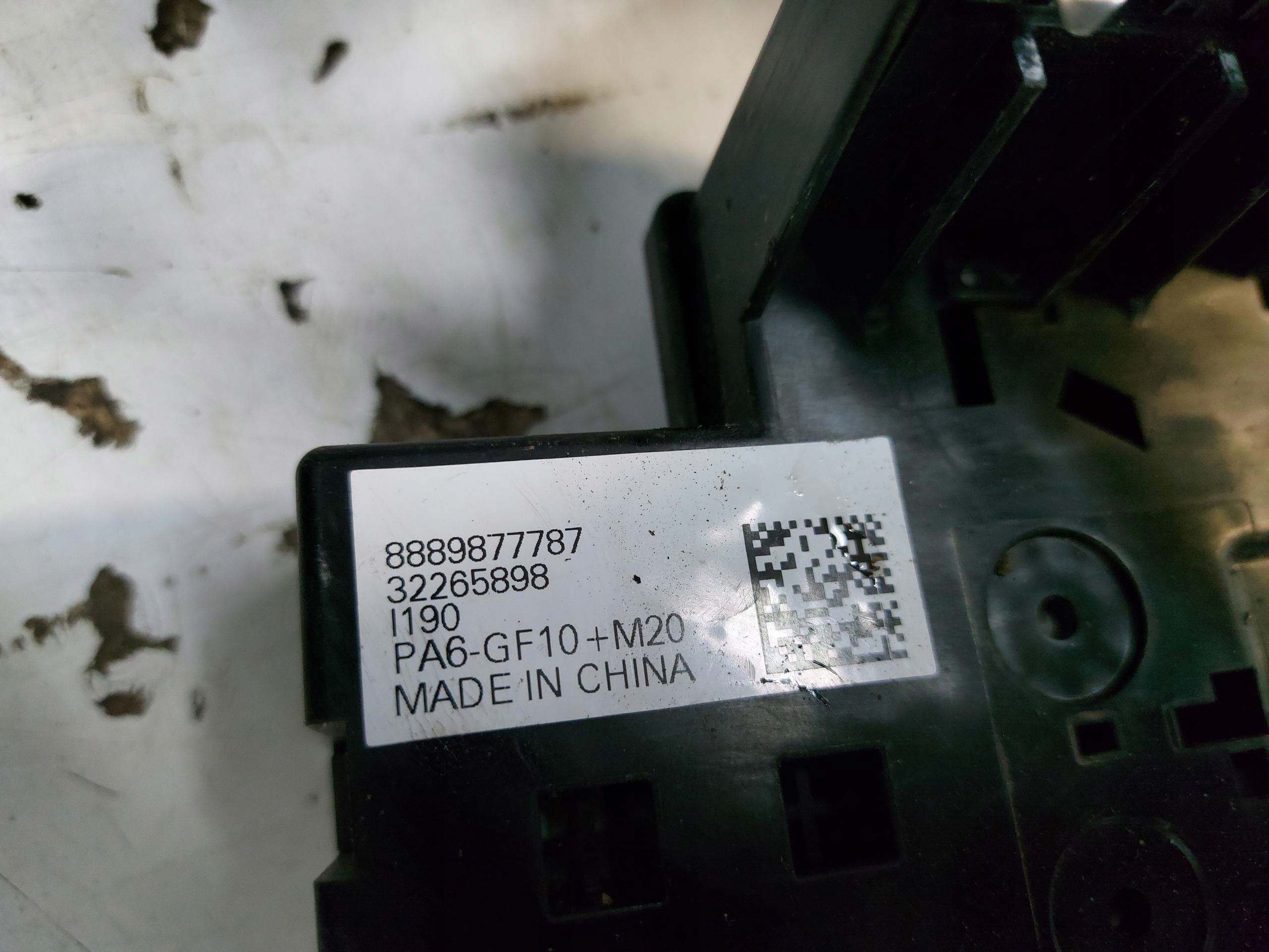 Volvo XC40 T5 EH bundle KOMORY of the engine left front 32301430