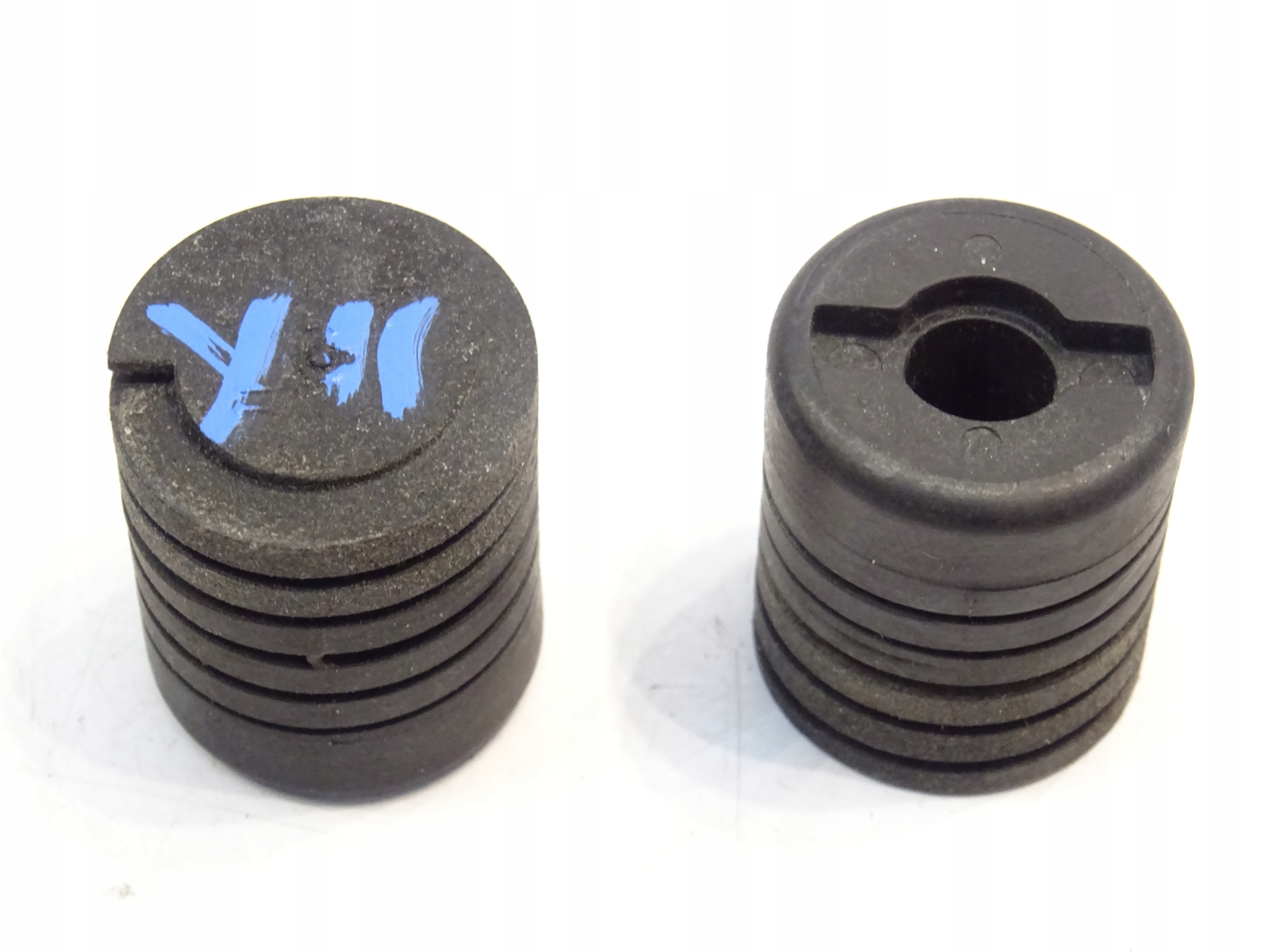 ODBOJ ODBOJNIK DYSTANS WKRET POKRYWY MASKI PRZOD TOYOTA YARIS II 2006-2011 Typ samochodu Samochody osobowe