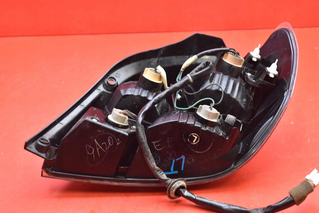 light left rear part rear 220-87581 MITSUBISHI OUTLANDER 1 and 01-08