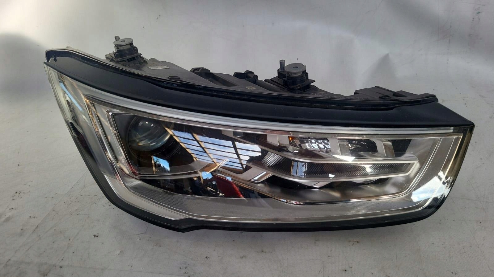 AUDI A1 8X 2012- LIFT REFLEKTOR light front front right 8XA941006