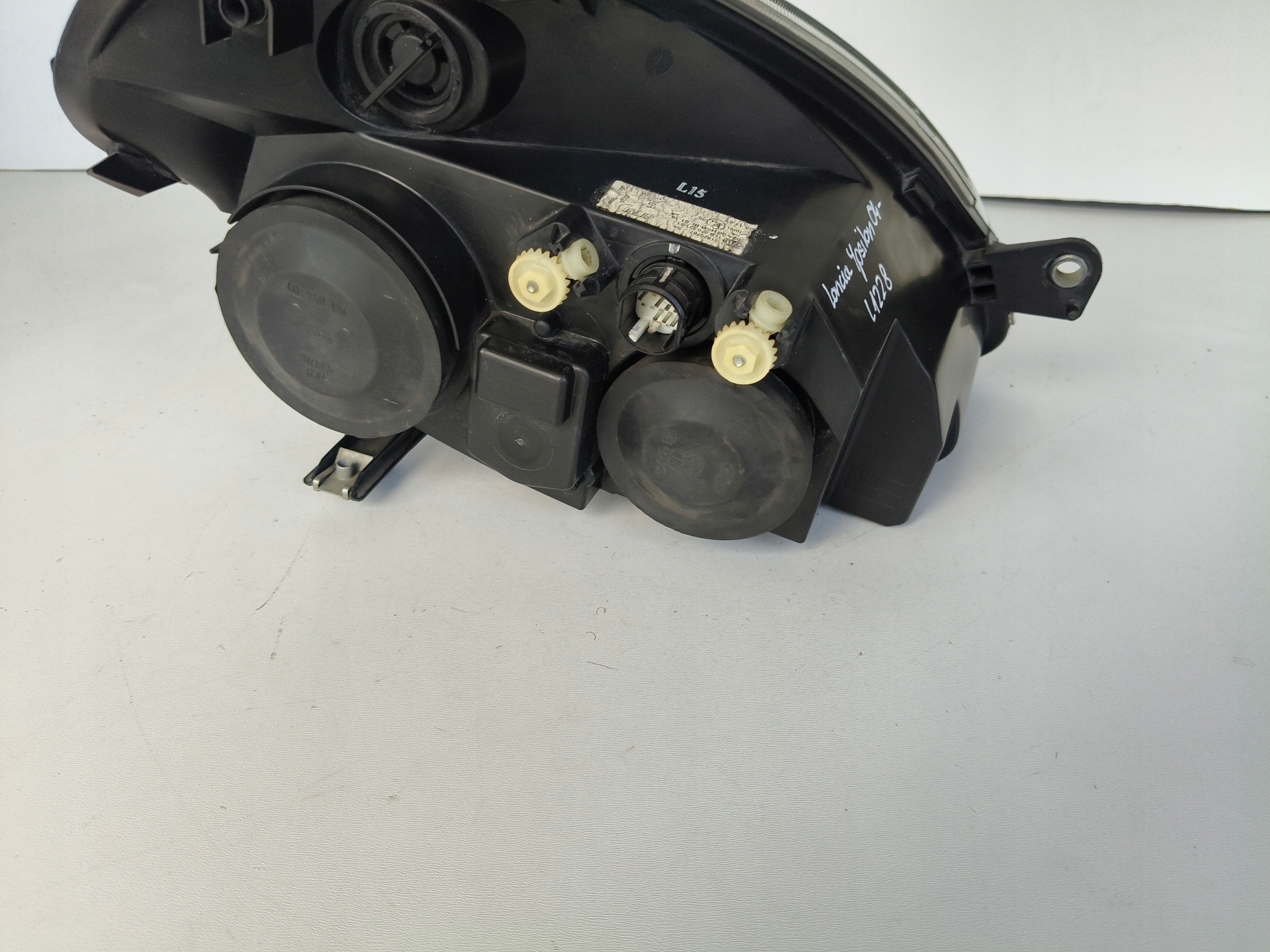 light left REFLEKTOR LANCIA YPSILON 04