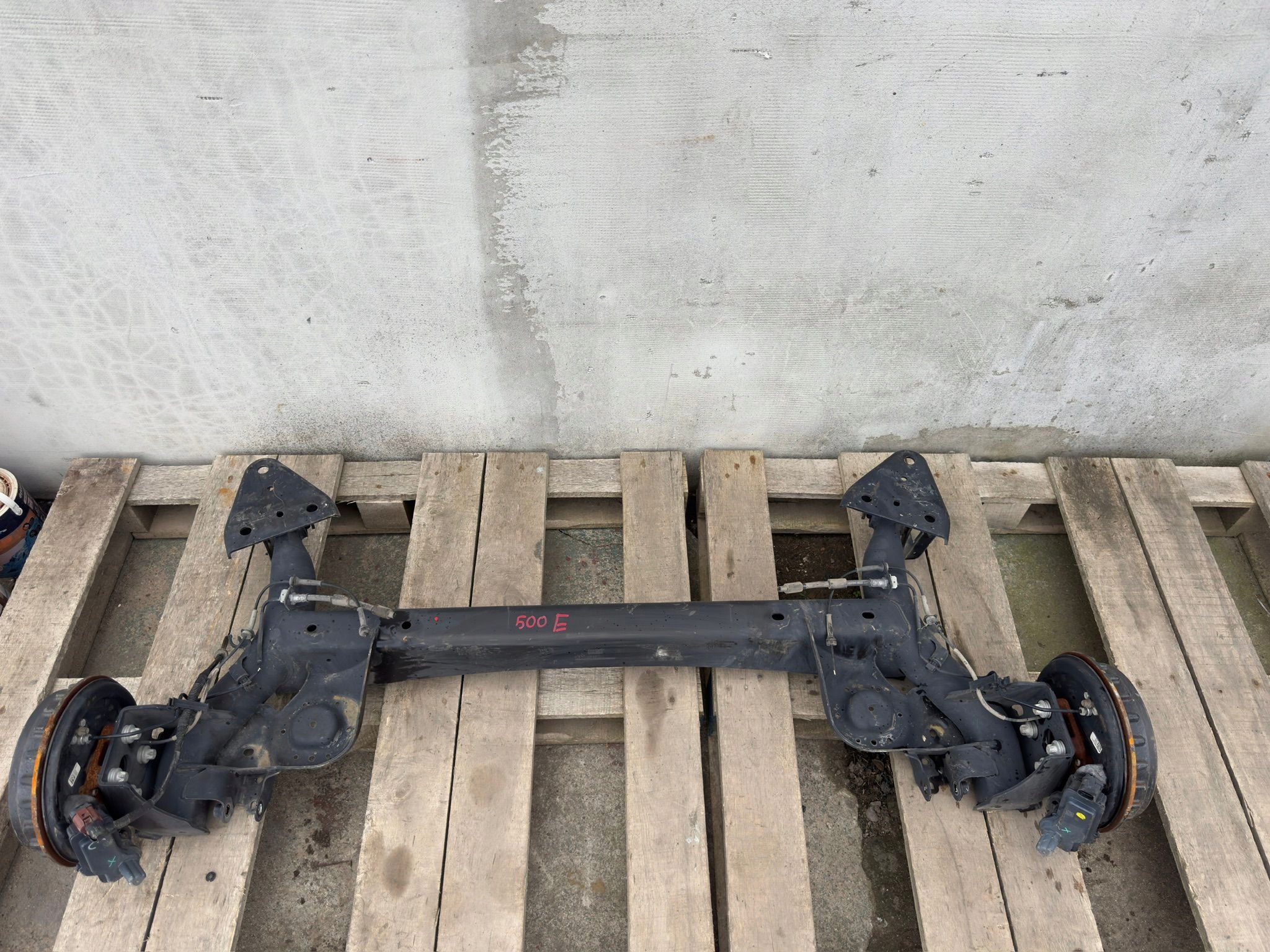 BELKA ZAWIESZENIE OŚ TYLNA TYŁ FIAT 500E ELEKTRYK JAK POZNAŃ