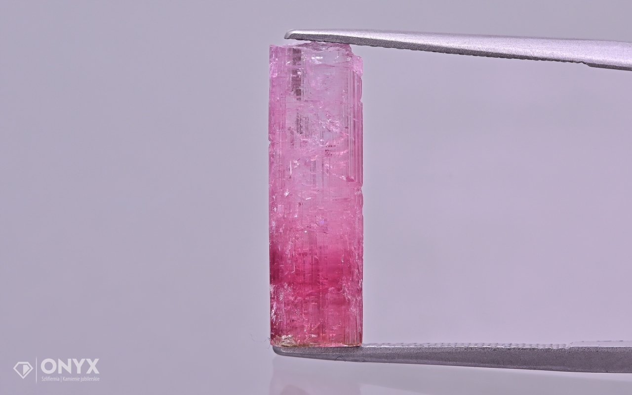 Turmalín hrudka 19x5,5 mm