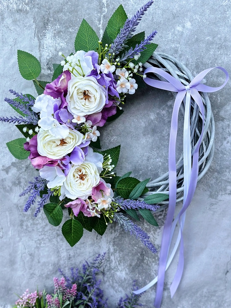 WIANEK KWIATOWY NA DRZWI WIOSENNY STROIK WIENIEC WIKLINOWY BIAŁE RÓŻE Marka inna