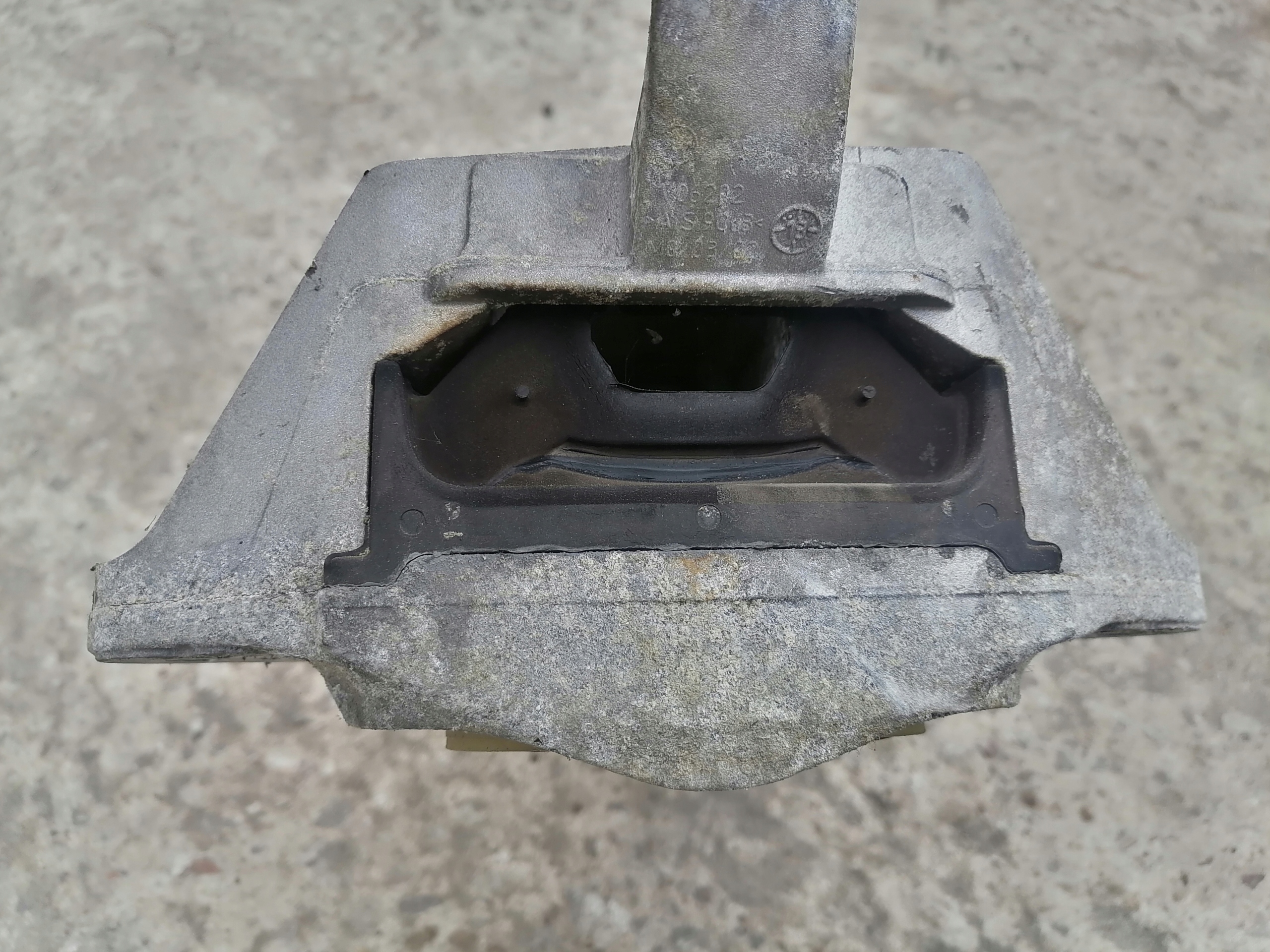 OPEL ASTRA IV J 2.0 13248545 holder engine mount