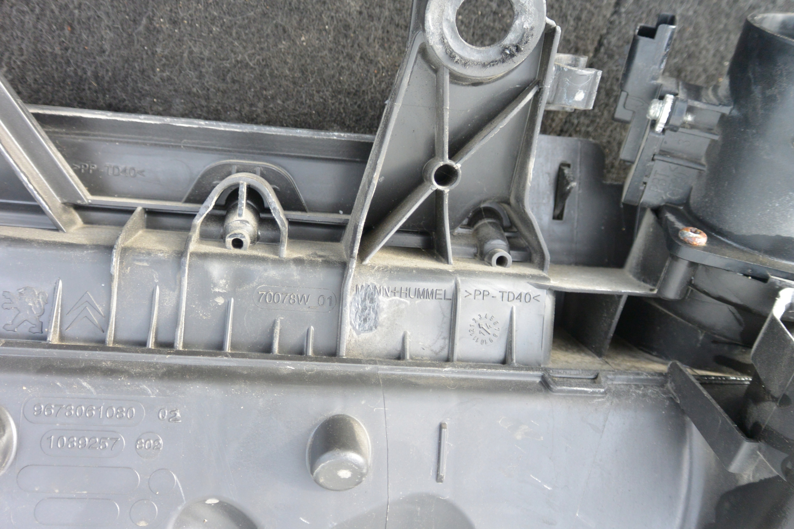 Gehäuse filter luft Luftmassenmesser CITROEN C4 PICASSO II 1.6 E-HDI