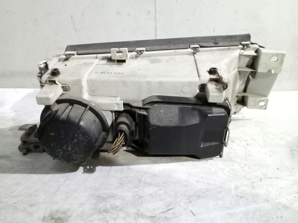 Skoda Octavia and lift light left front front