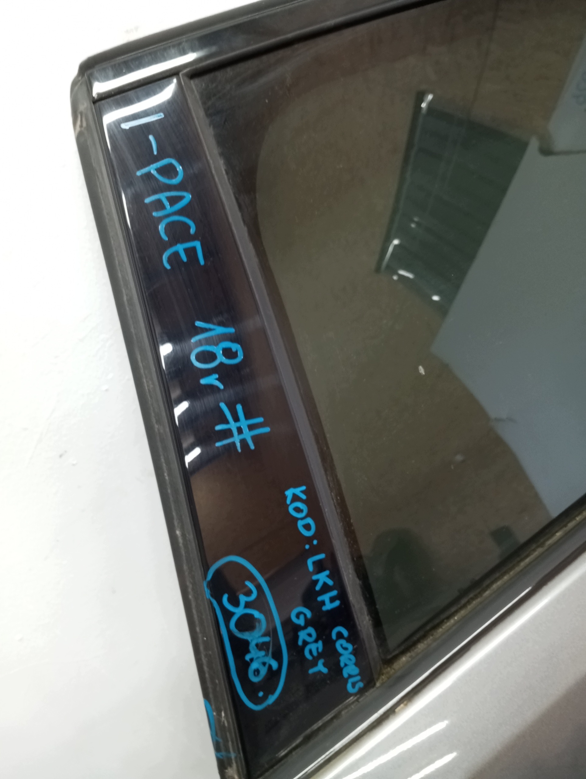 door left rear. JAGUAR and PACE 18R LKH CORRIS GREY
