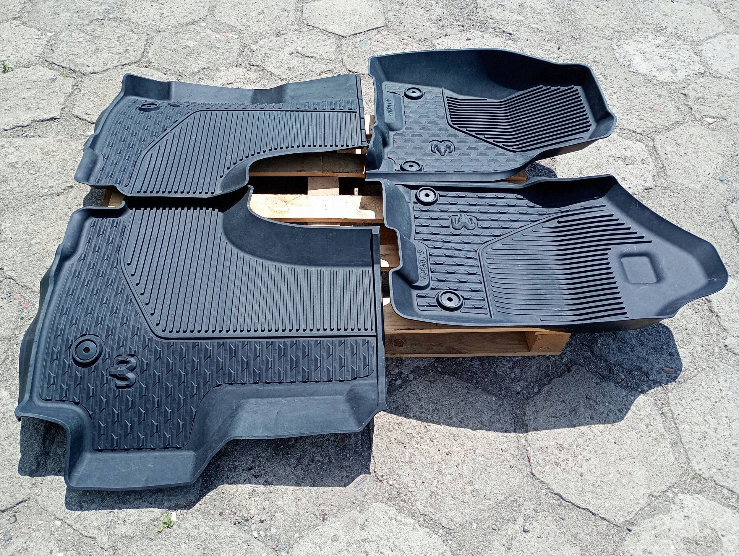 car carpet mats rubber oryginalne komplet Dodge RAM 1500 2019