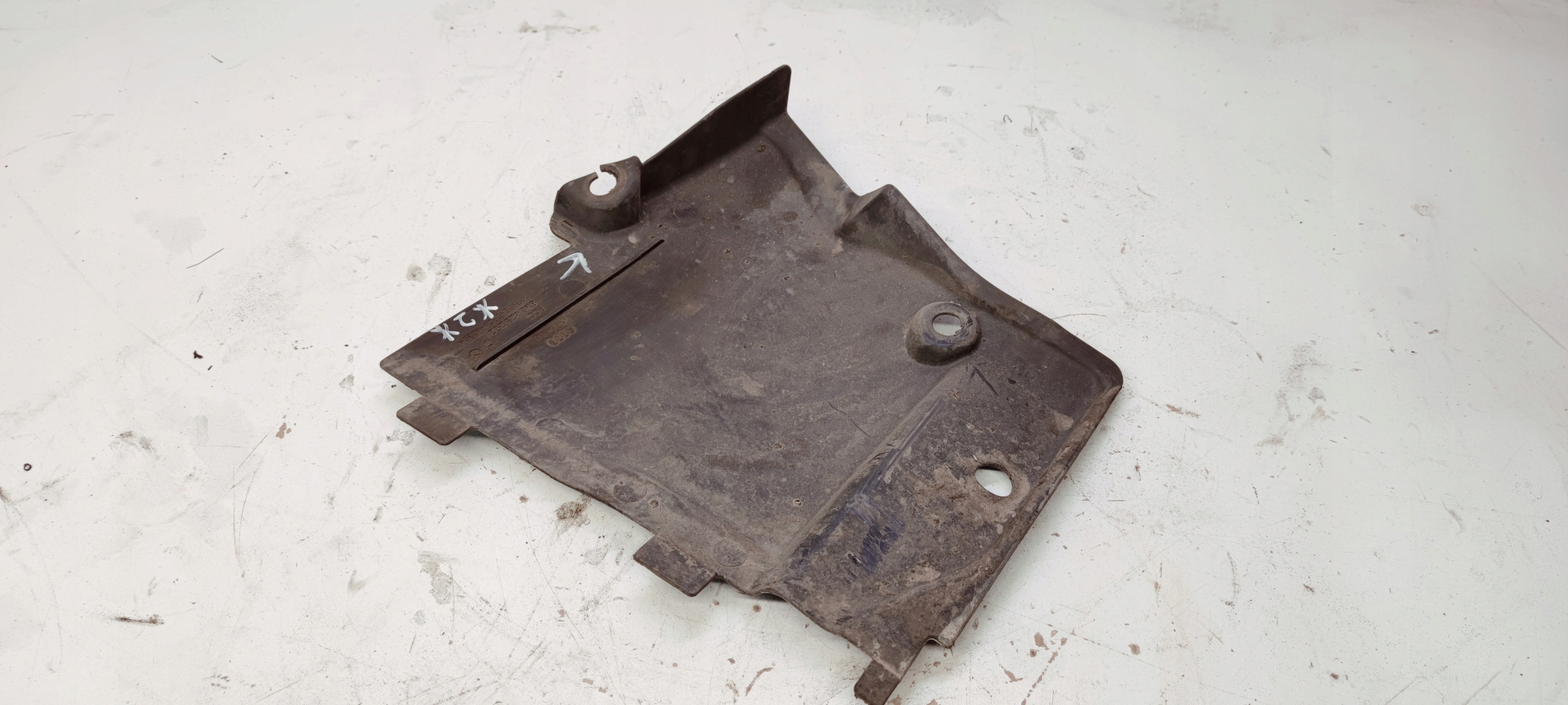 cover chassis front AUDI A4 B9 8W0825202 *2*