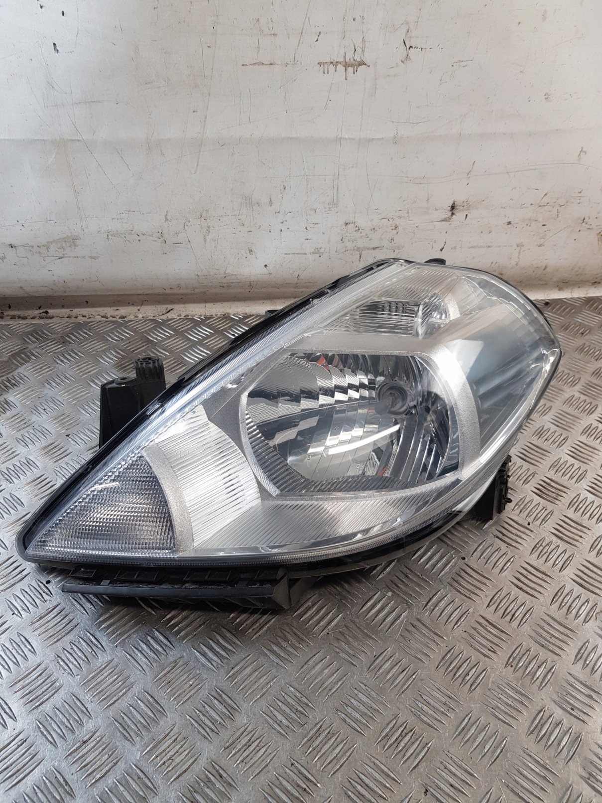 light left front 26060EM00A NISSAN TIIDA 07R- EUROPA
