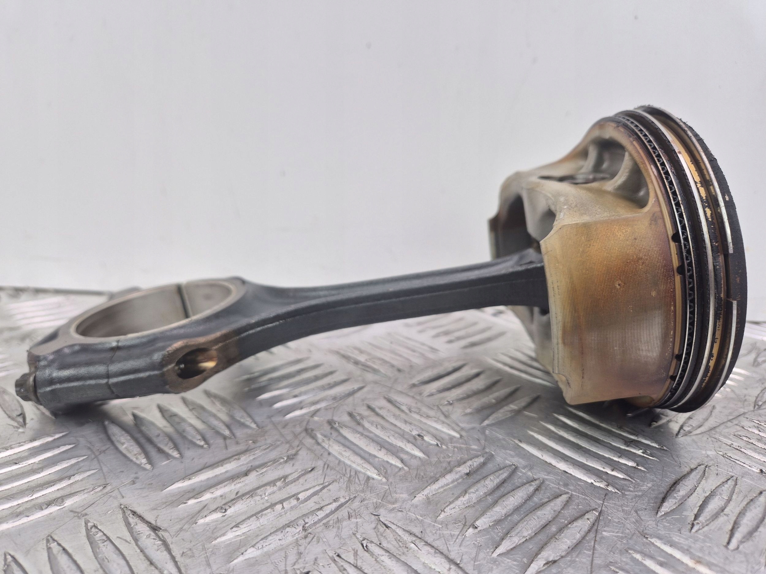 piston with connecting rod Mercedes E500 W212 098106 M273970