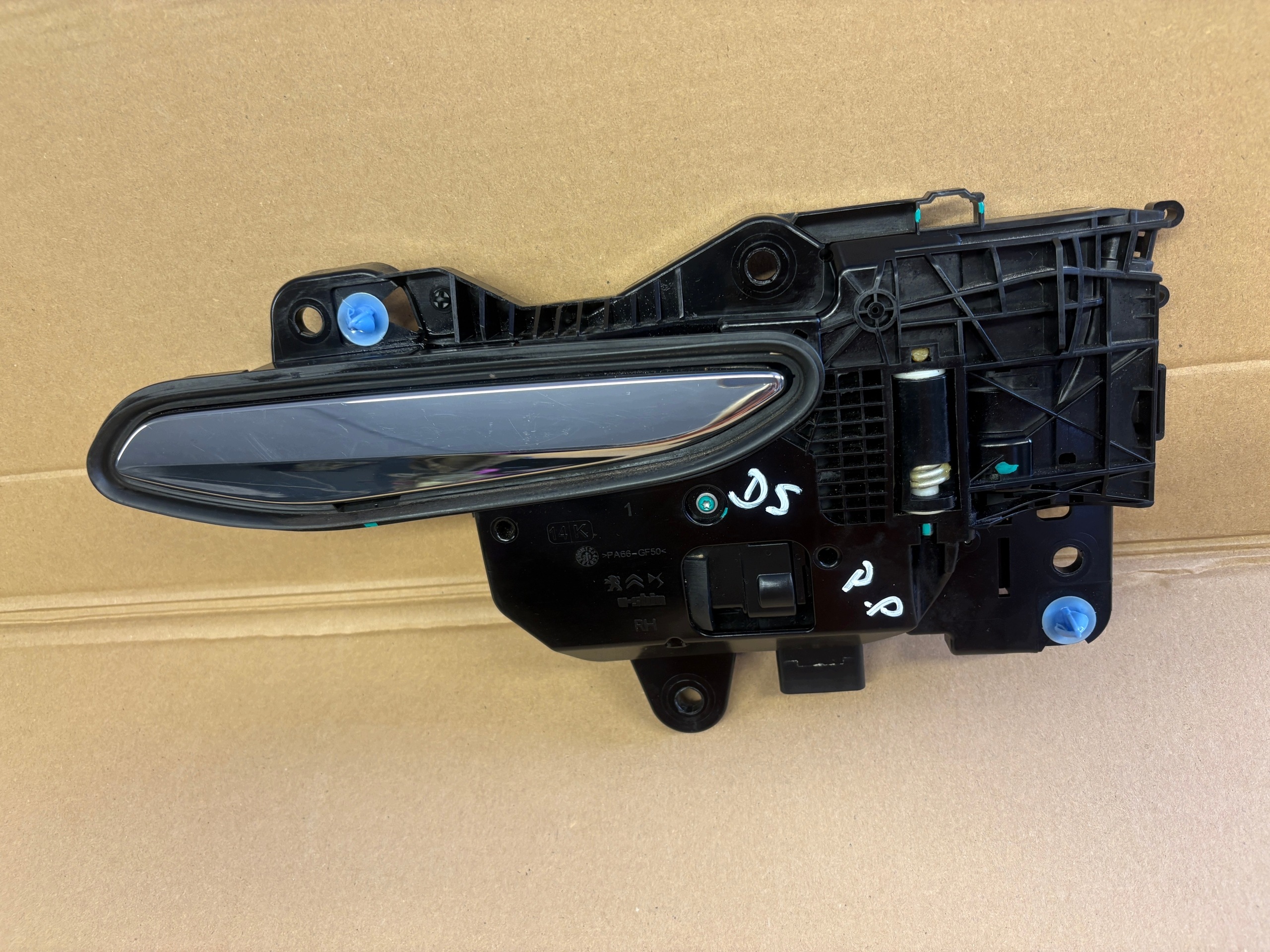 CITROEN DS3 handle door right front 98250375DX 5 PIN EU