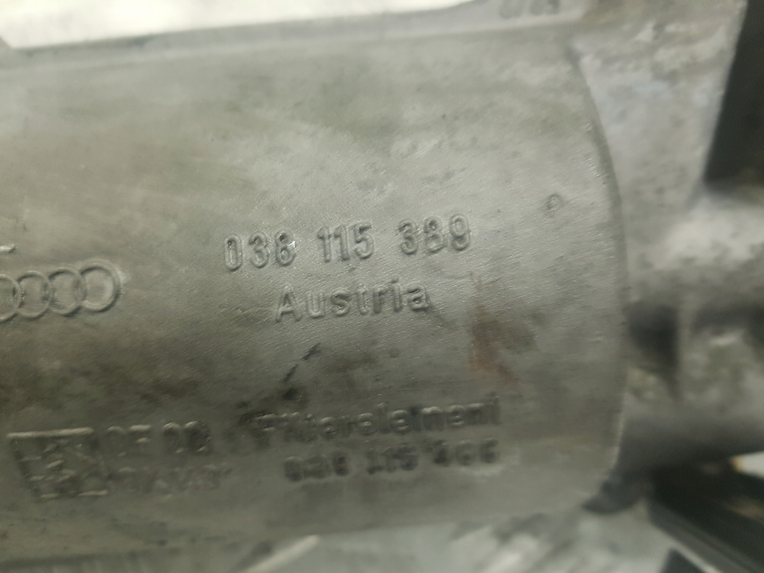 držiak olejového filtra AUDI A4 B6 038115389