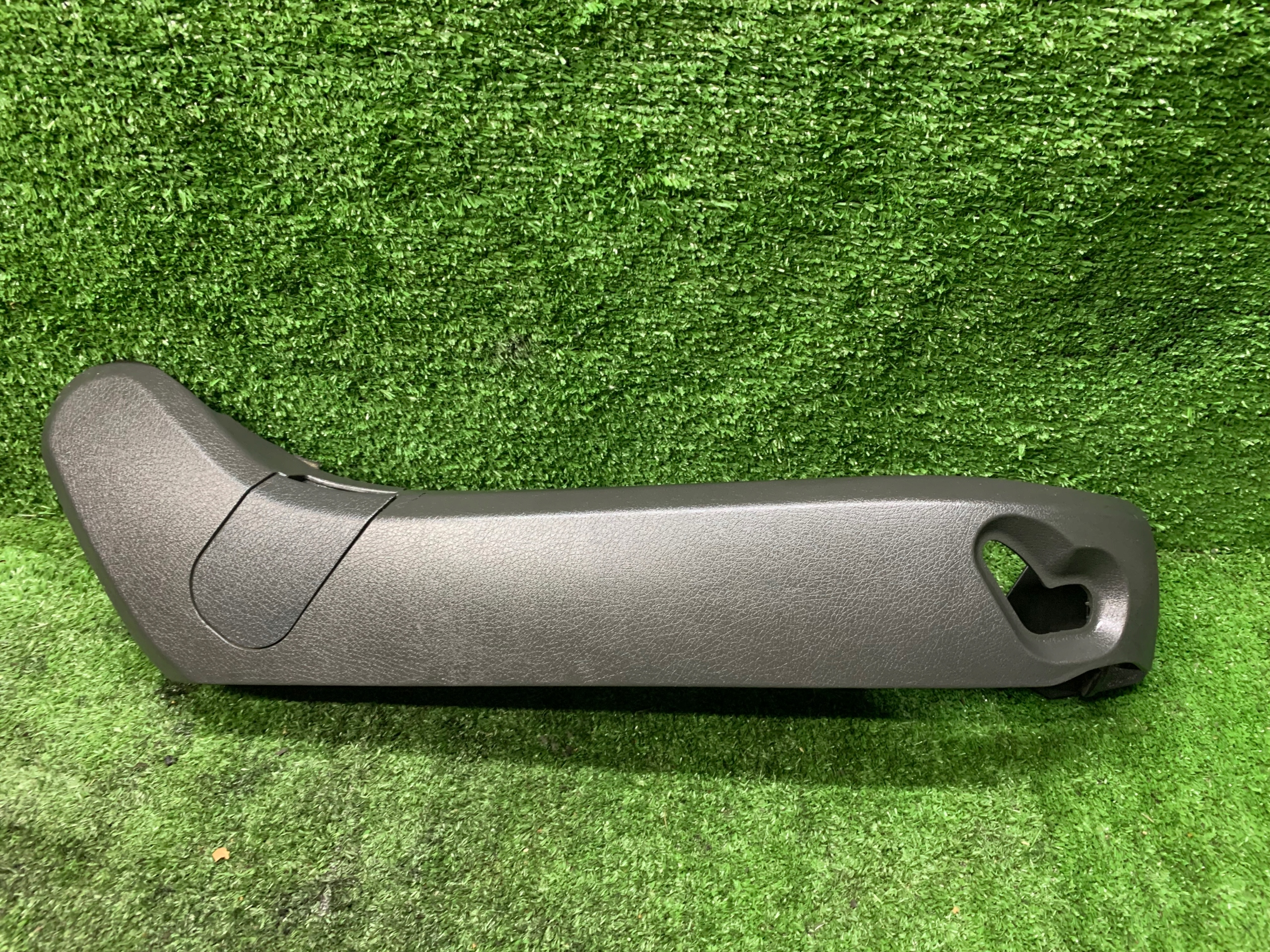 MERCEDES W211 A2119180230 PRAWA OSŁONA FOTELA NAJŁADKA PLASTIK