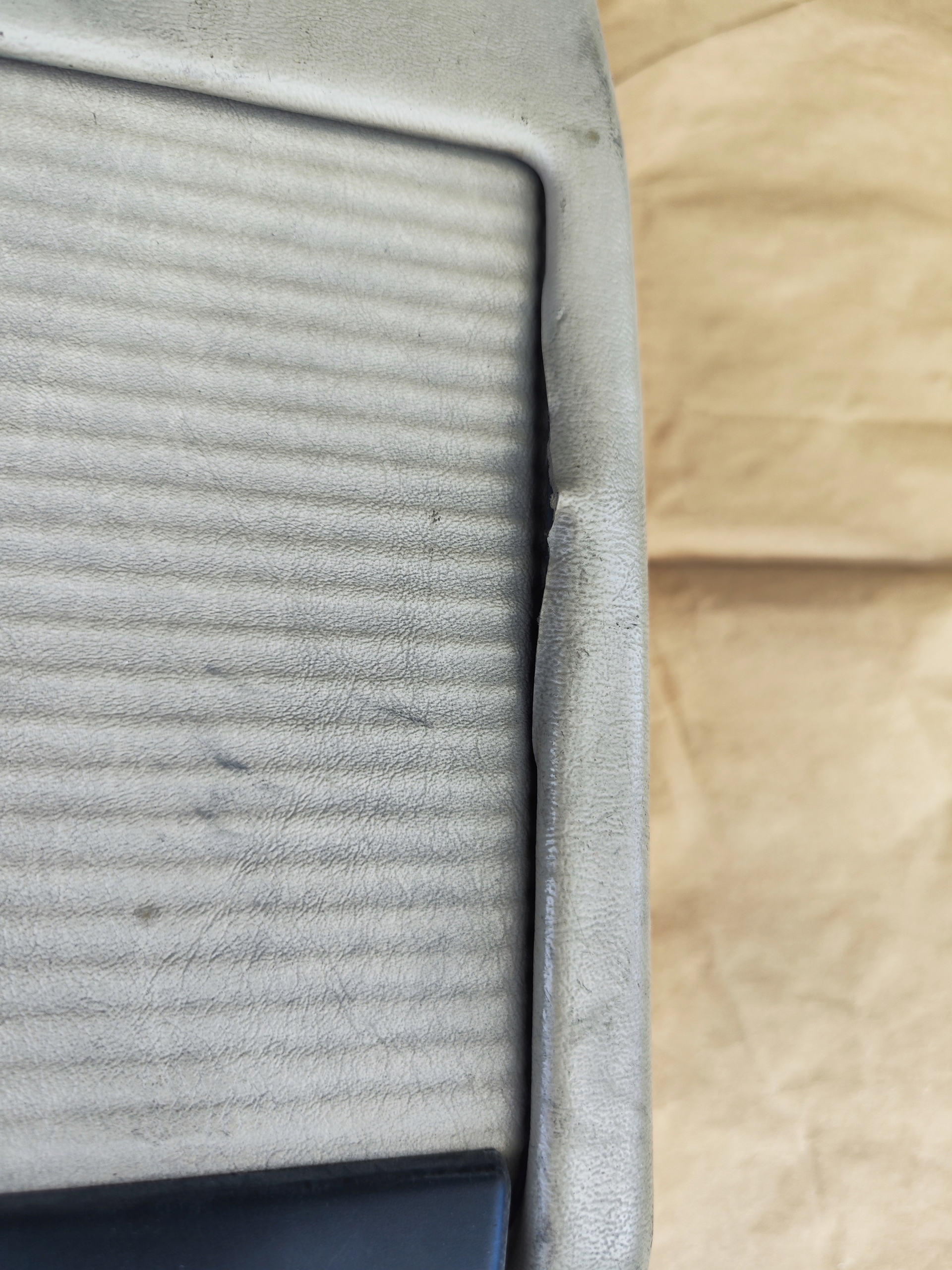 passenger compartment Z ROLETKA W TUNEL central armrest MERCEDES W124