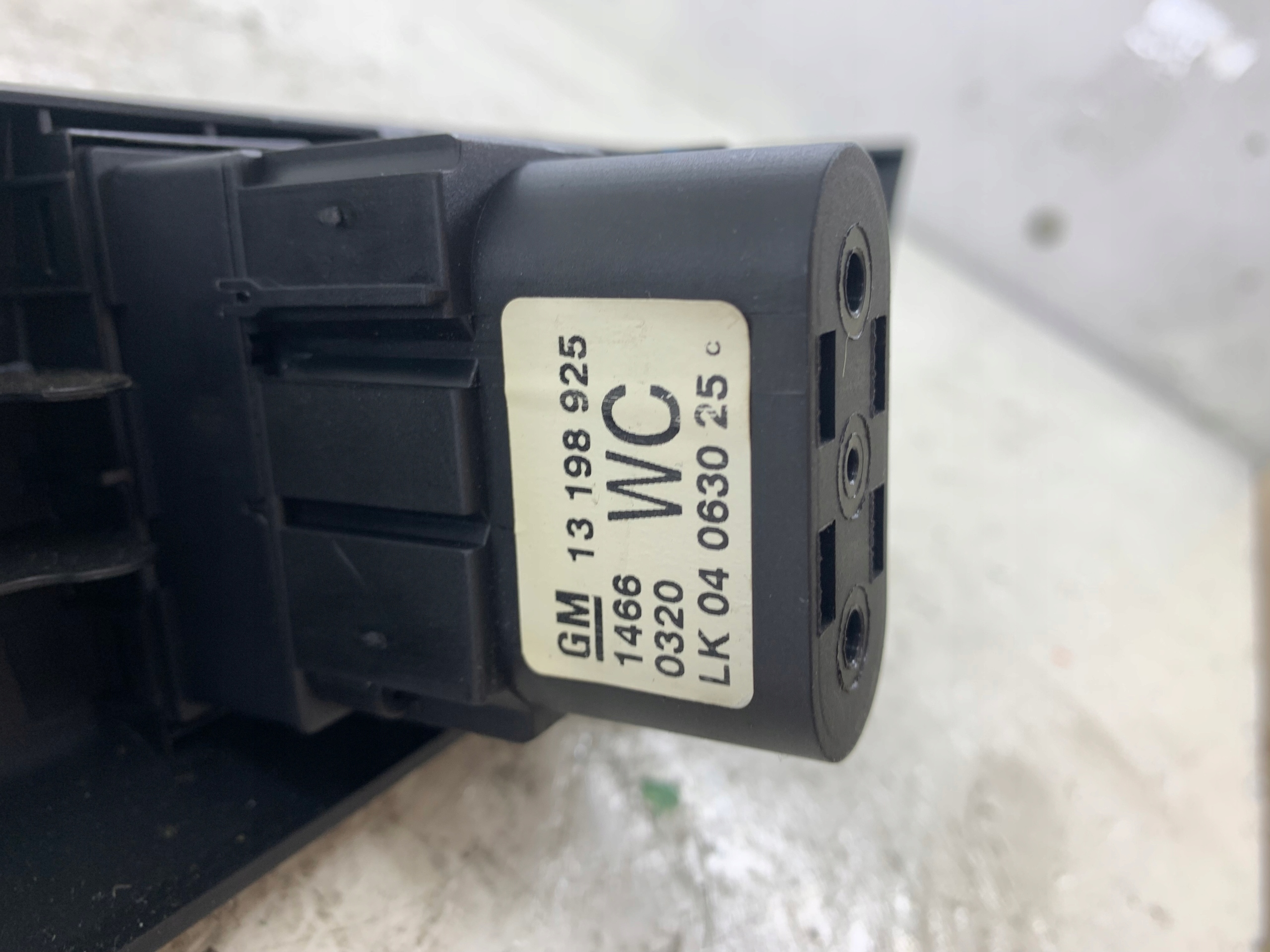OPEL ASTRA III H light switch 13198925