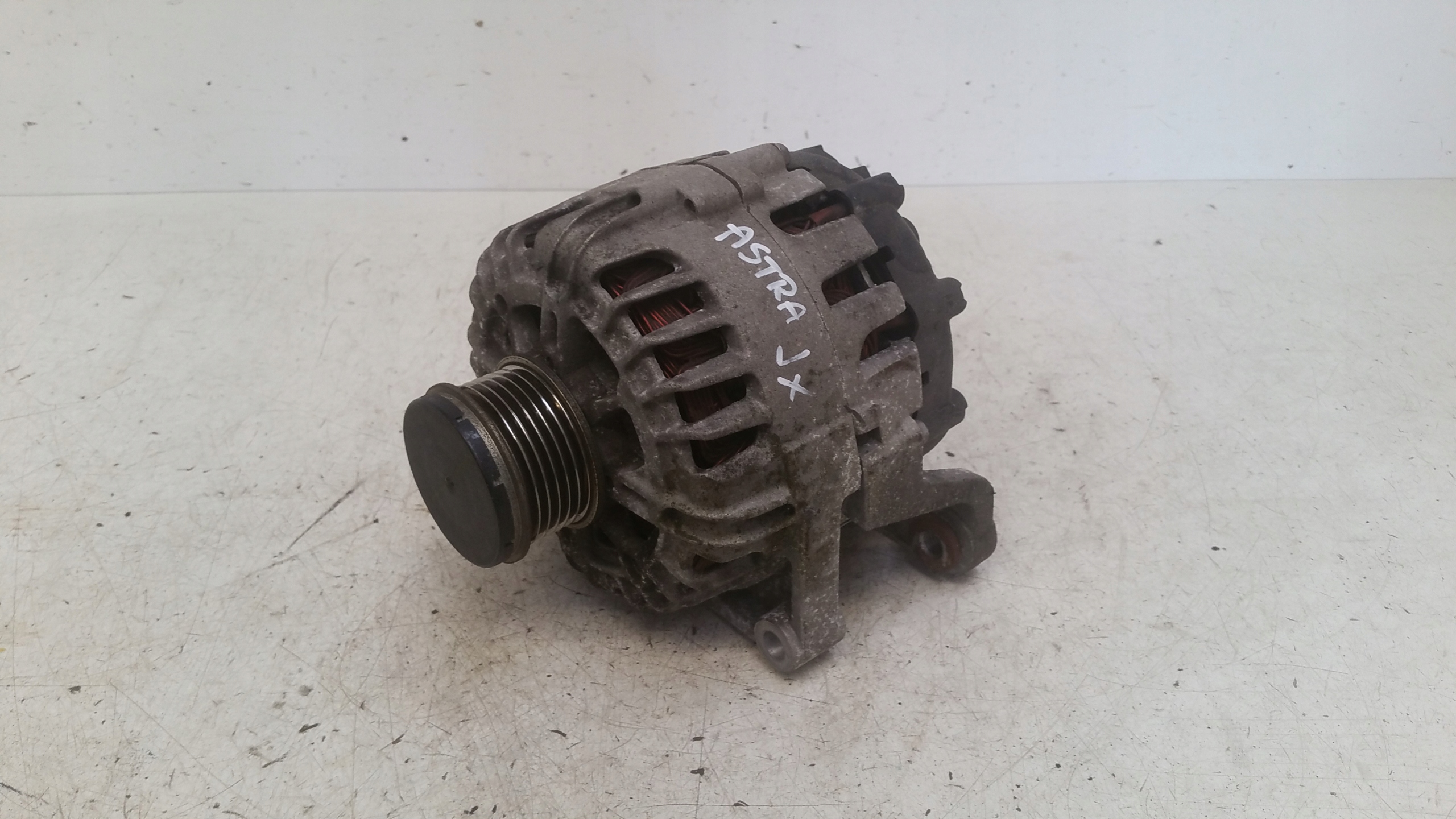 Alternator 13500329 Opel Astra J