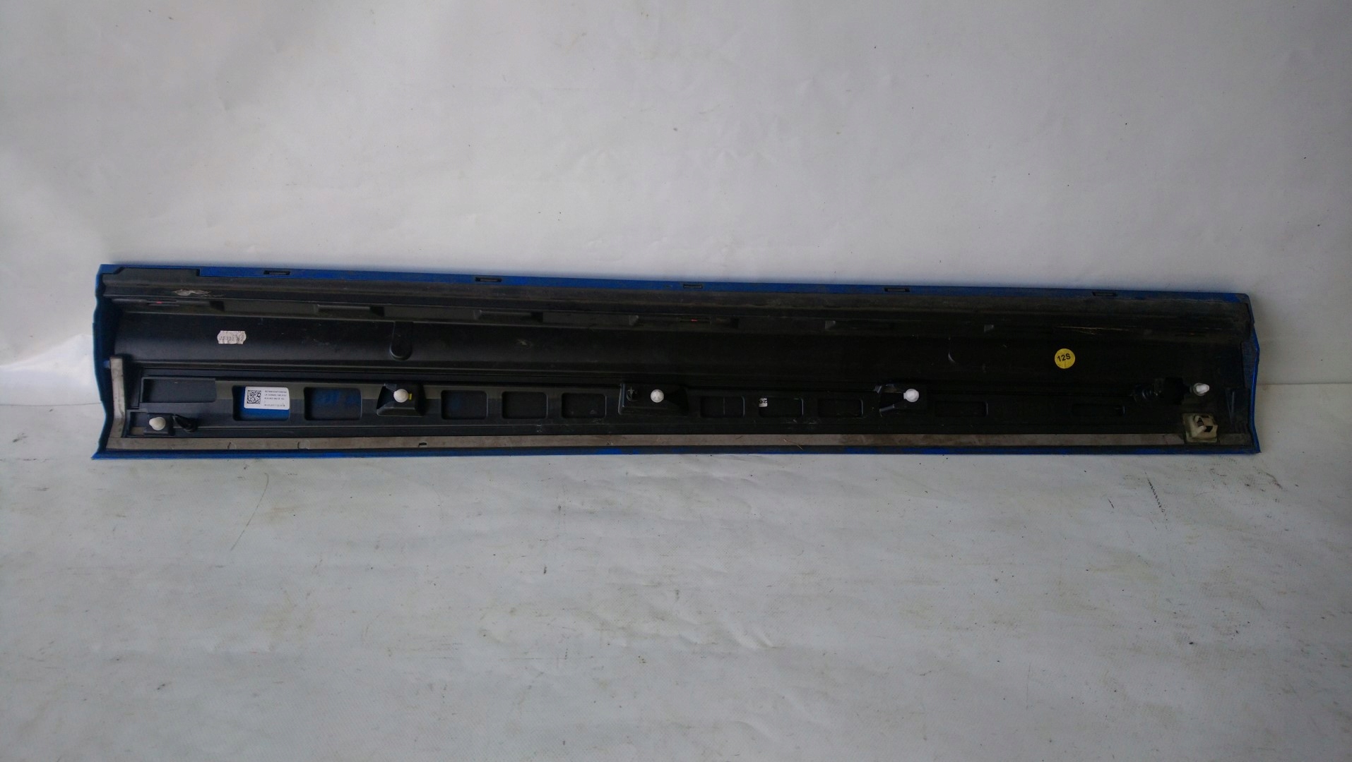 moulding lower door right front AUDI Q2 81A853960B