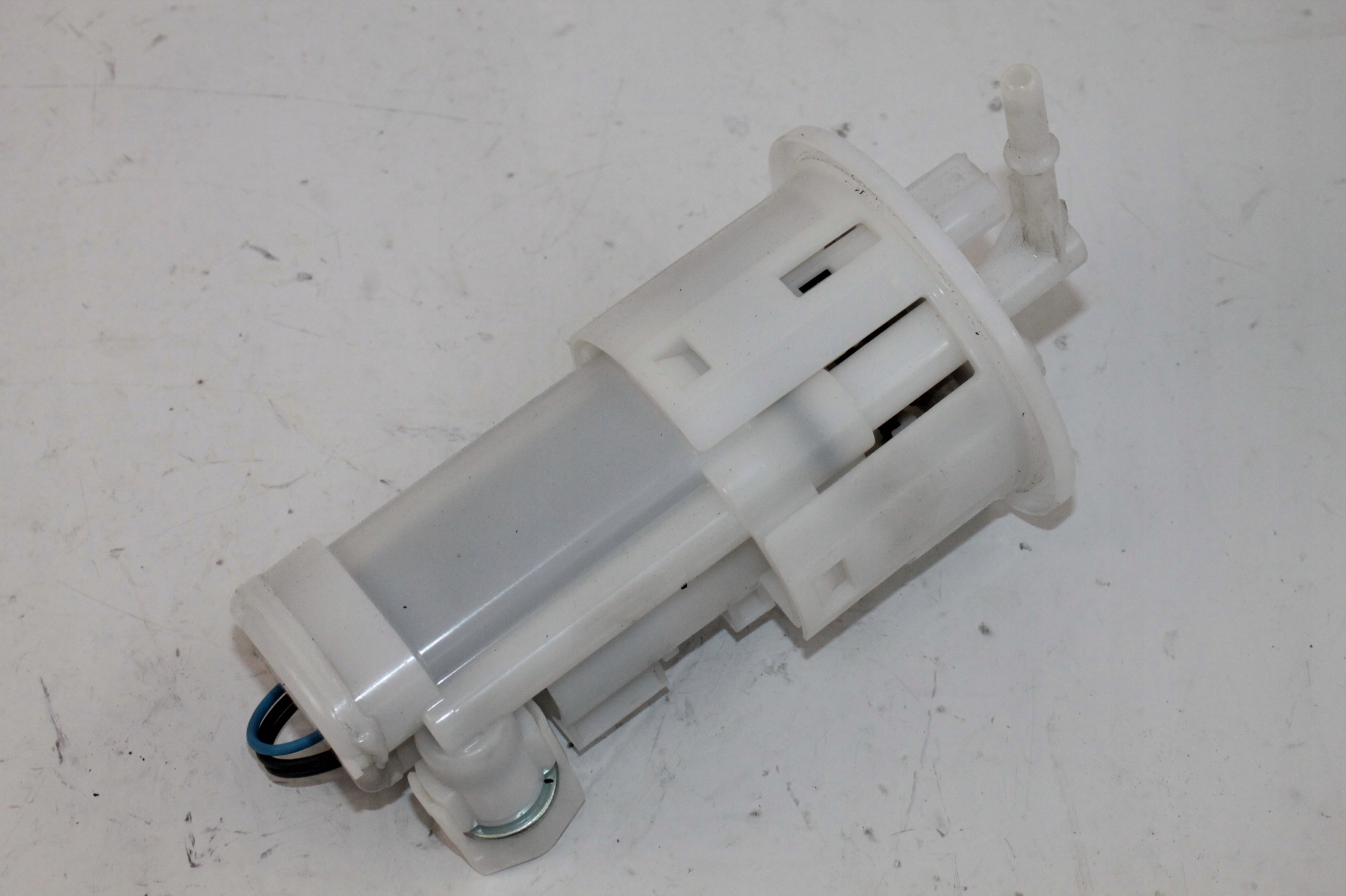 T765 26 - TRIUMPH STREET TRIPLE RS 765 ПАЛИВНИЙ НАСОС