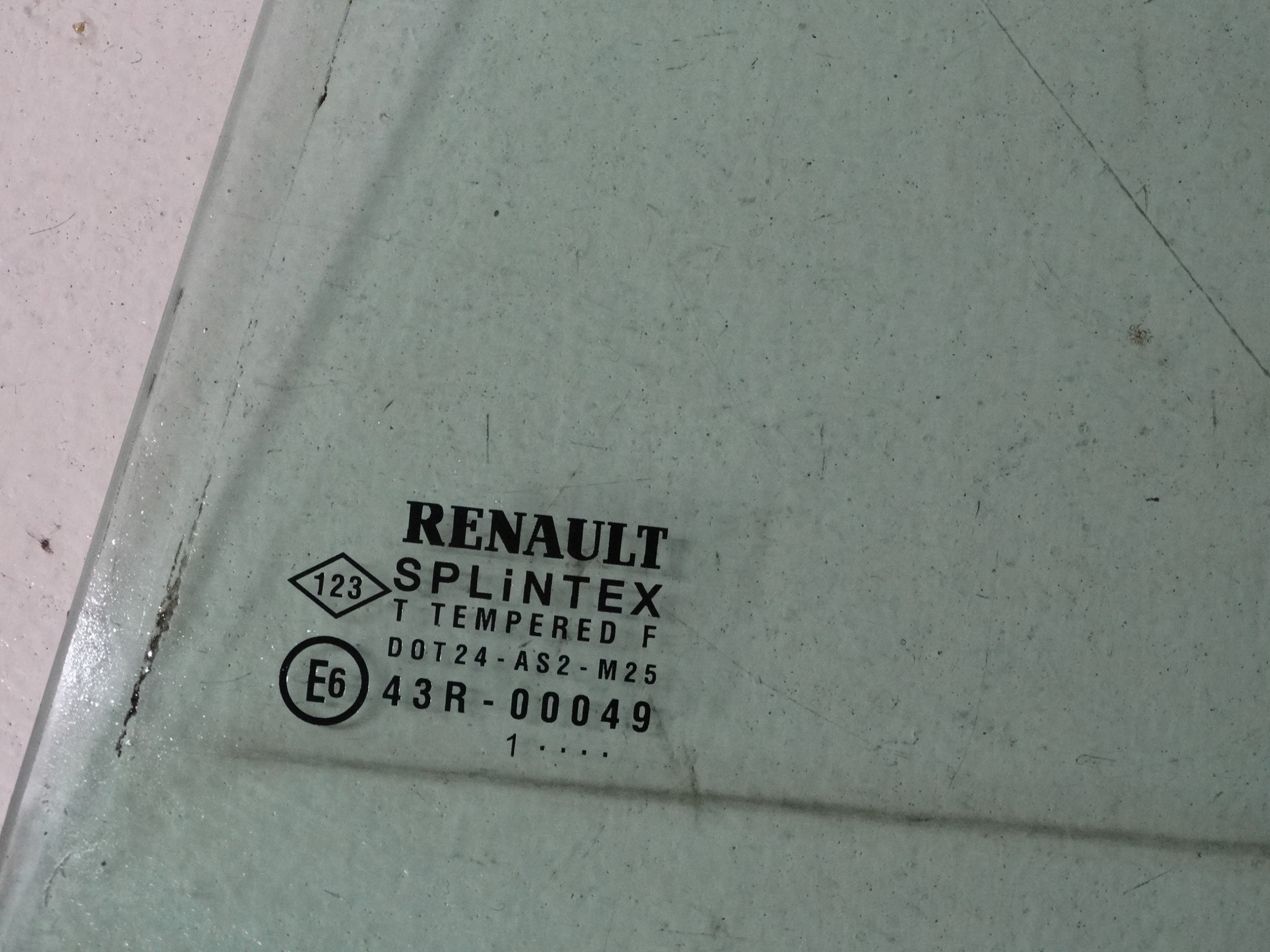 window door RENAULT LAGUNA 2 left rear part 43R-00049