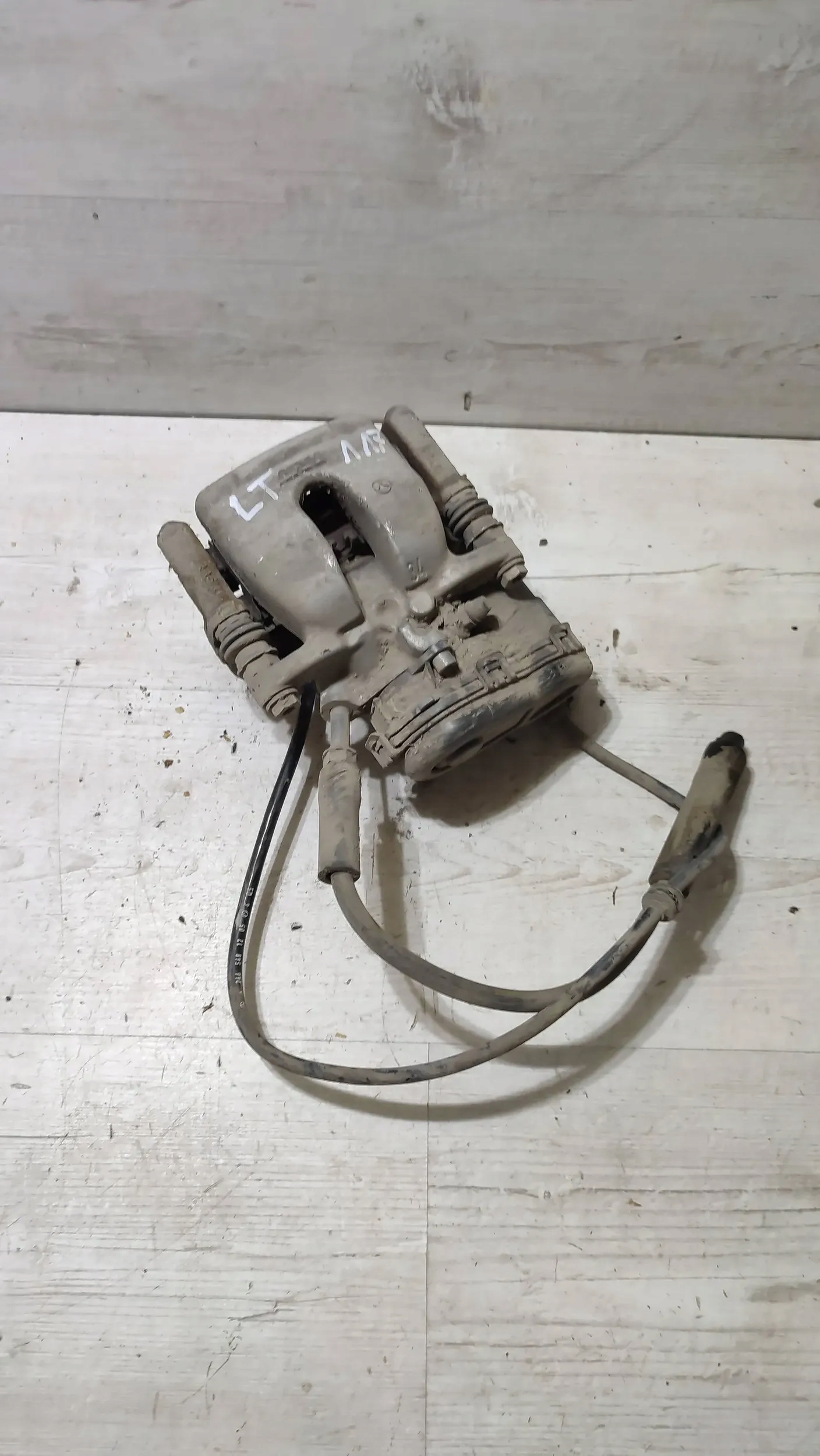 Mercedes-Benz CLA W117 14r. 2.2cdi caliper left rear part