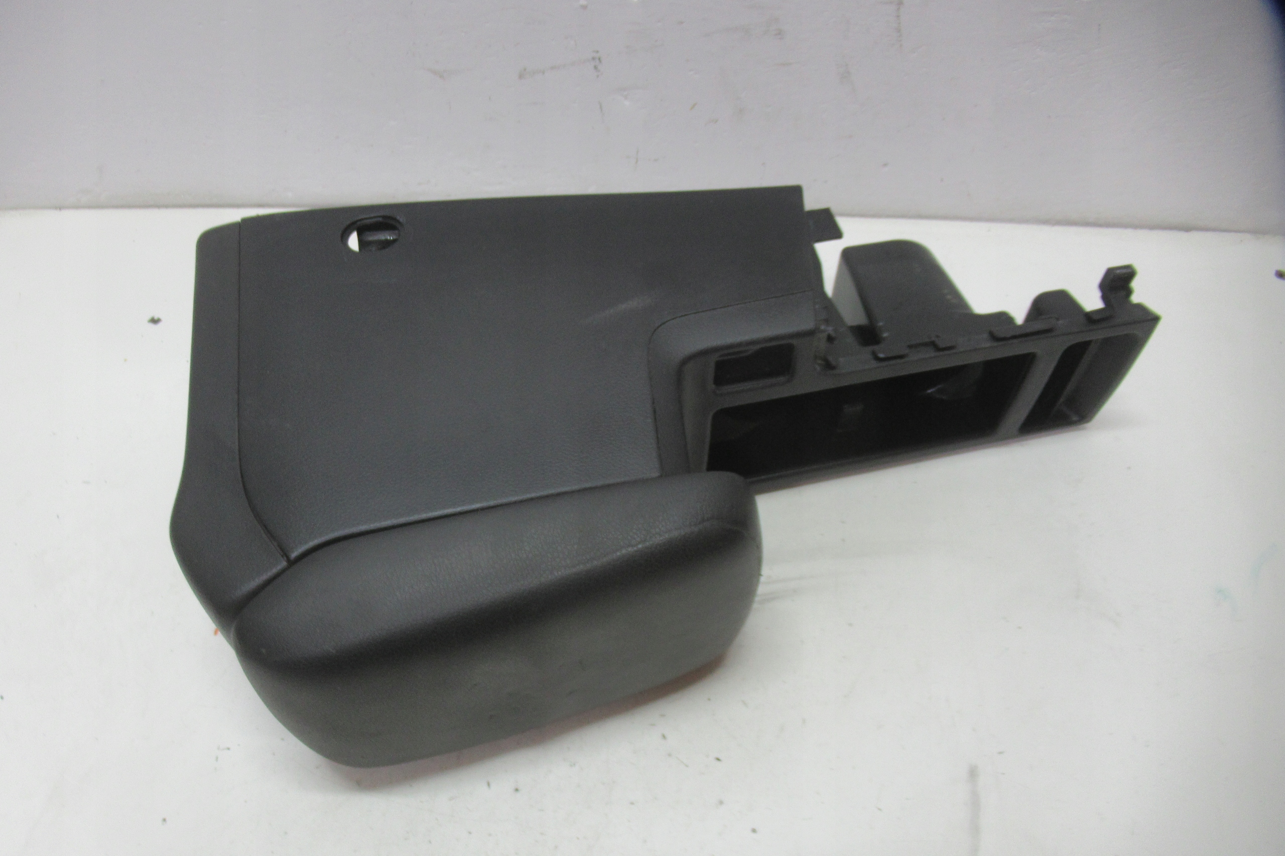 SUBARU XV 12R armrest TUNEL central