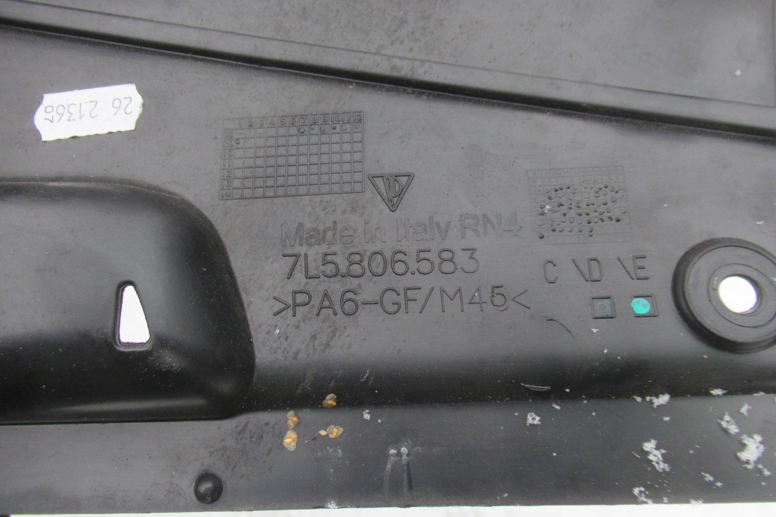 PORSCHE CAYENNE 09 cover under the window left 7L5806583