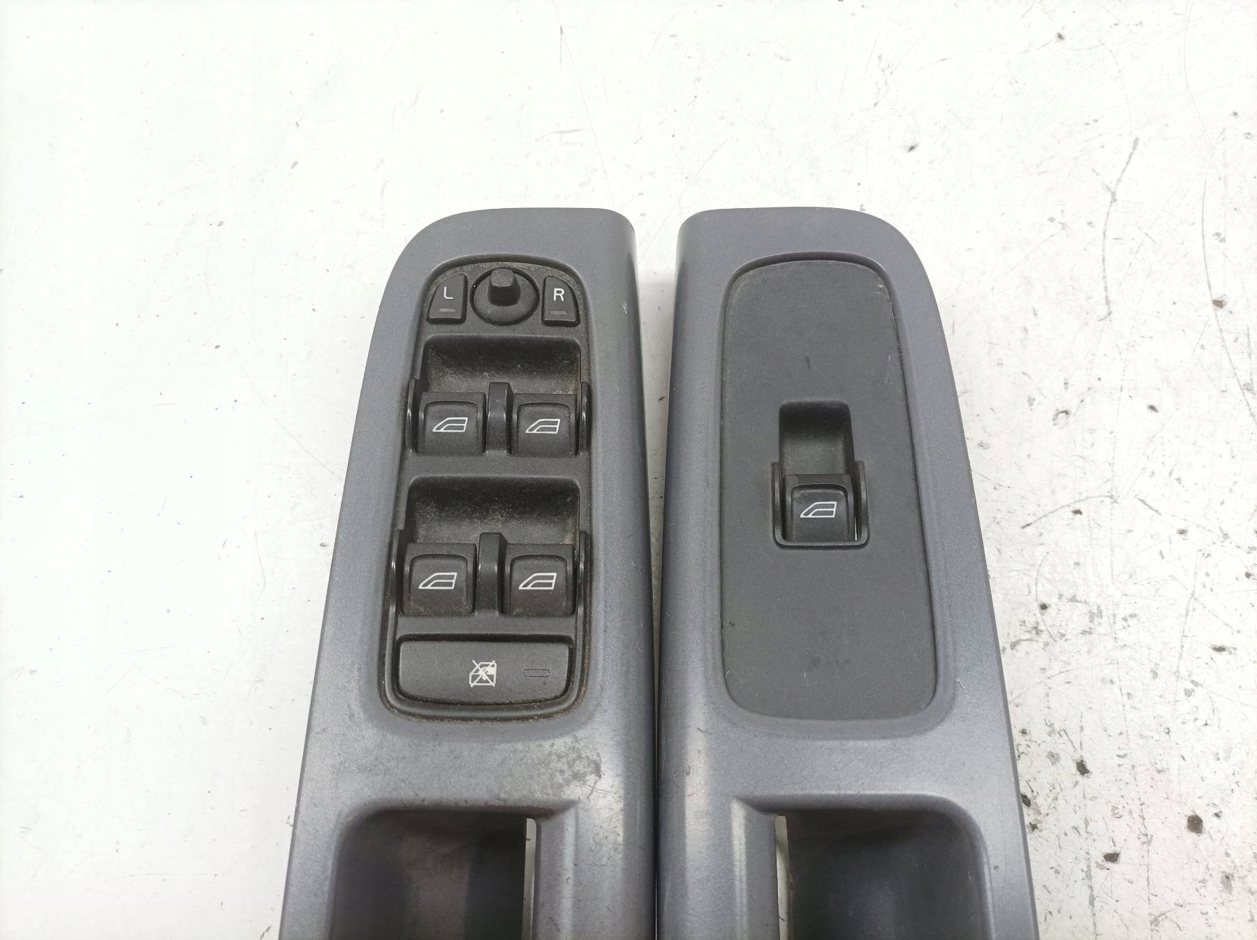 window control switch left right front KOMPLET 30773210 30773214 Volvo V50 and