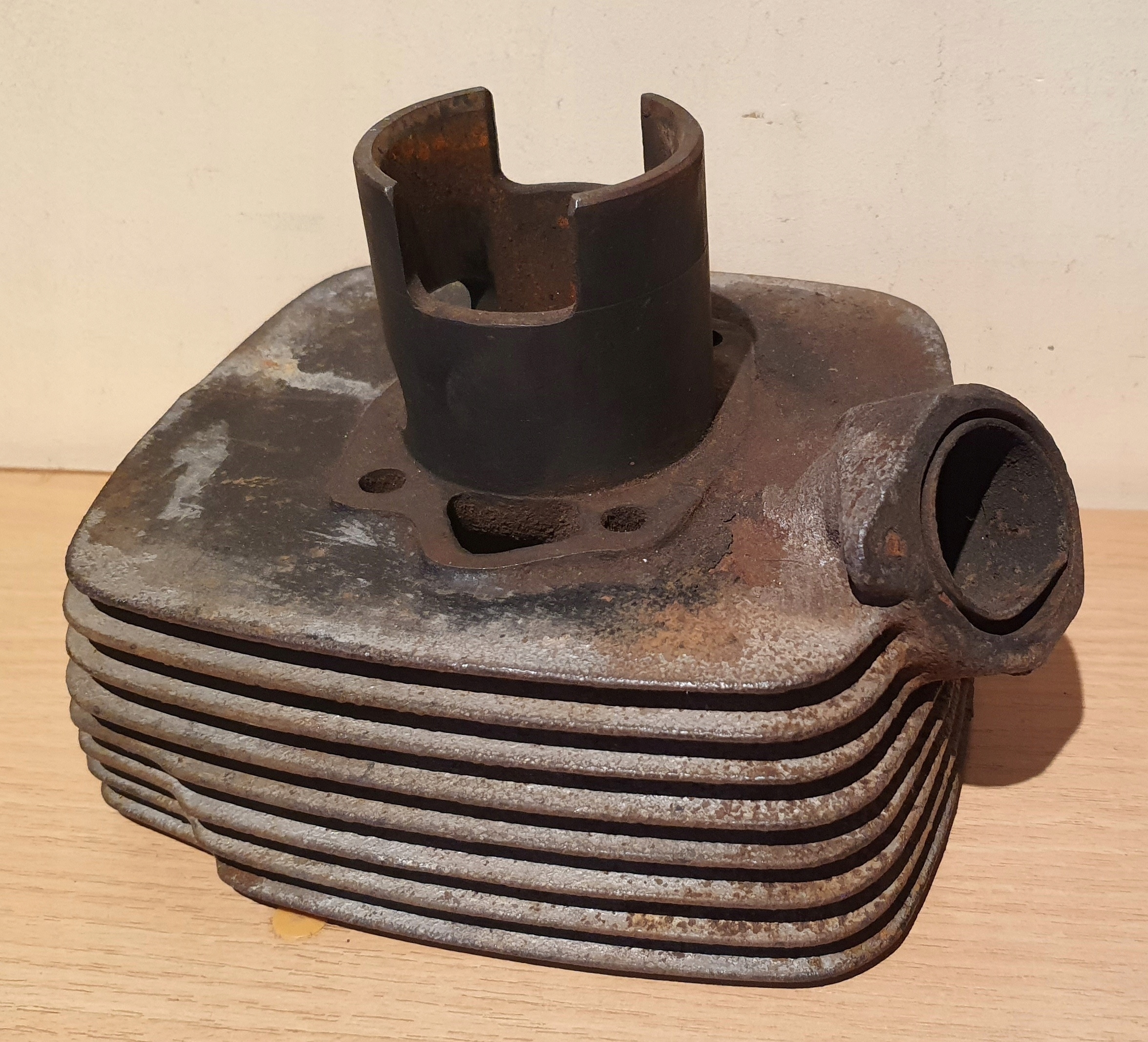 Цилиндр старый мотоцикл