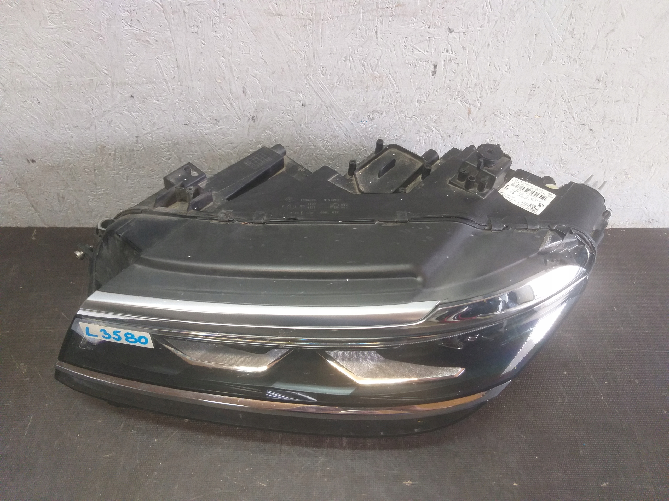 light front left VW TIGUAN FULL LED 15- 5NB941081A
