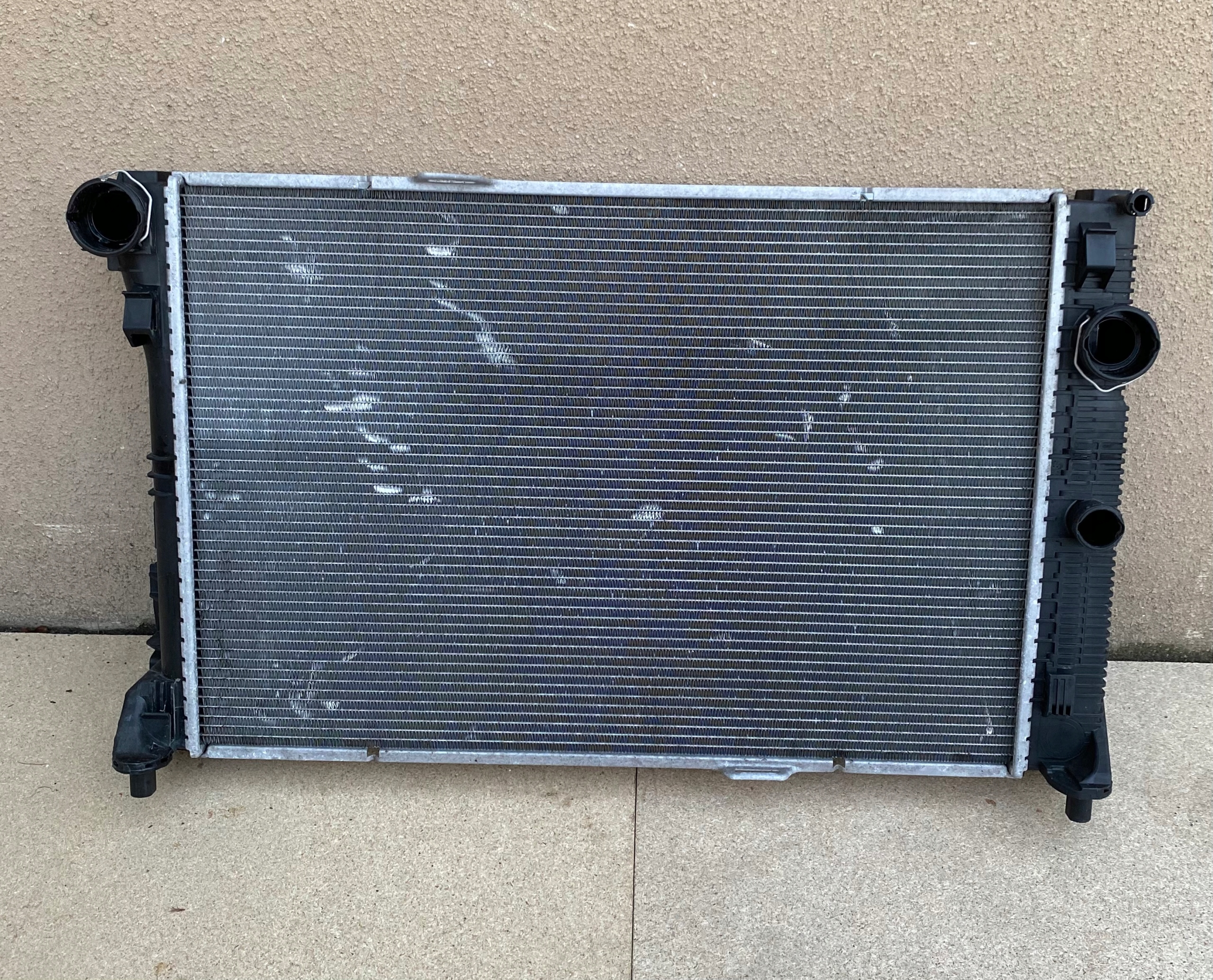 CHŁODNICA WODY MERCEDES C-KLASA A2045003703