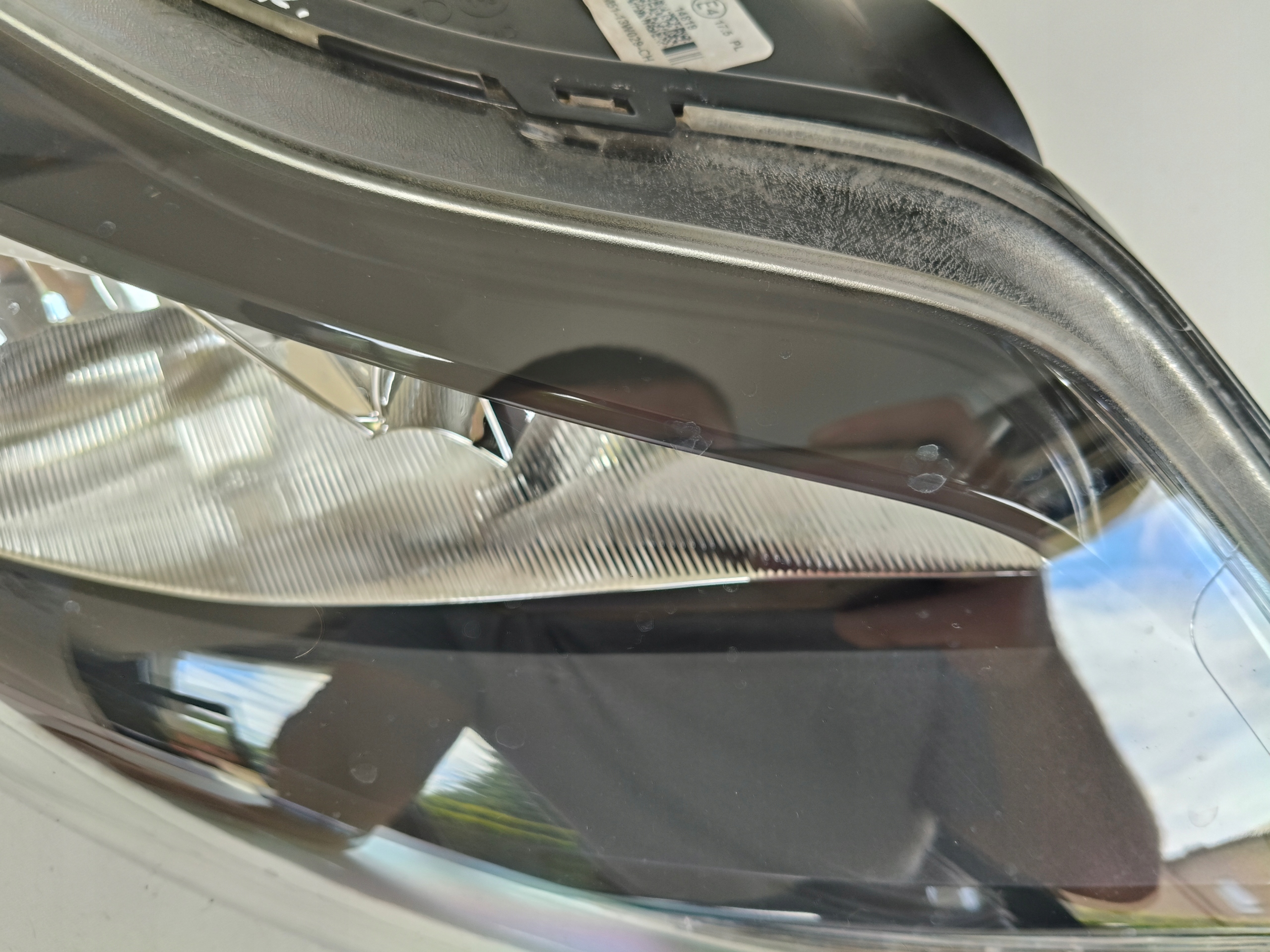 light right REFLEKTOR FORD FOCUS MK3 11-14 CIEMNA